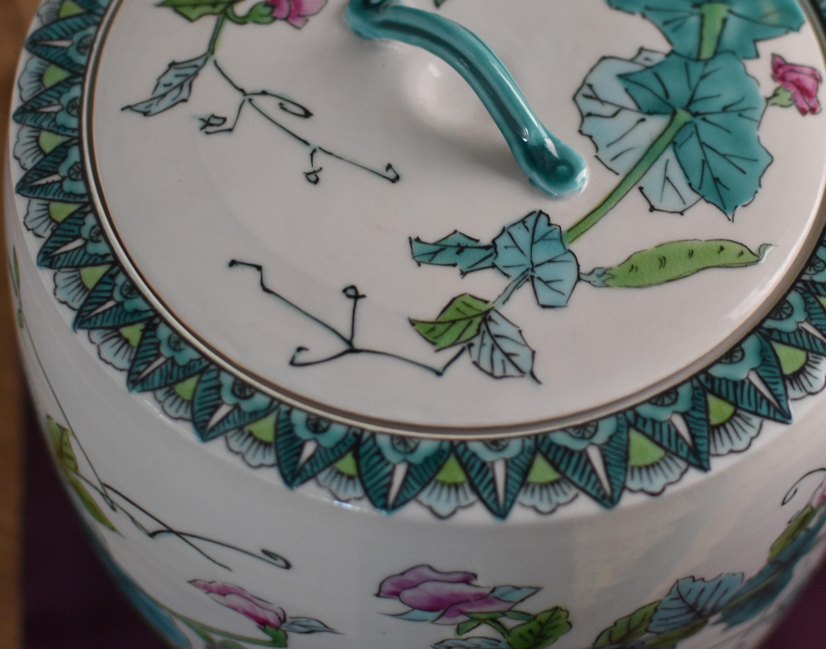 Japanese Green Porcelain Mizusashi Water Jar by Contemporary Master Artist In New Condition In Takarazuka, JP