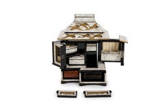 Japanese tea house in rankanku or eggshell lacquer with a decor of gold crane