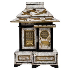 Maison de thé japonaise en rankanku ou laque coquille d'œuf avec un décor de Crane d'or