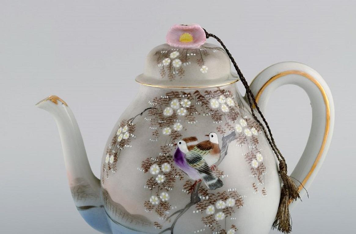 Servicio de té japonés en porcelana pintada a mano, mediados del siglo XX Húngaro en venta