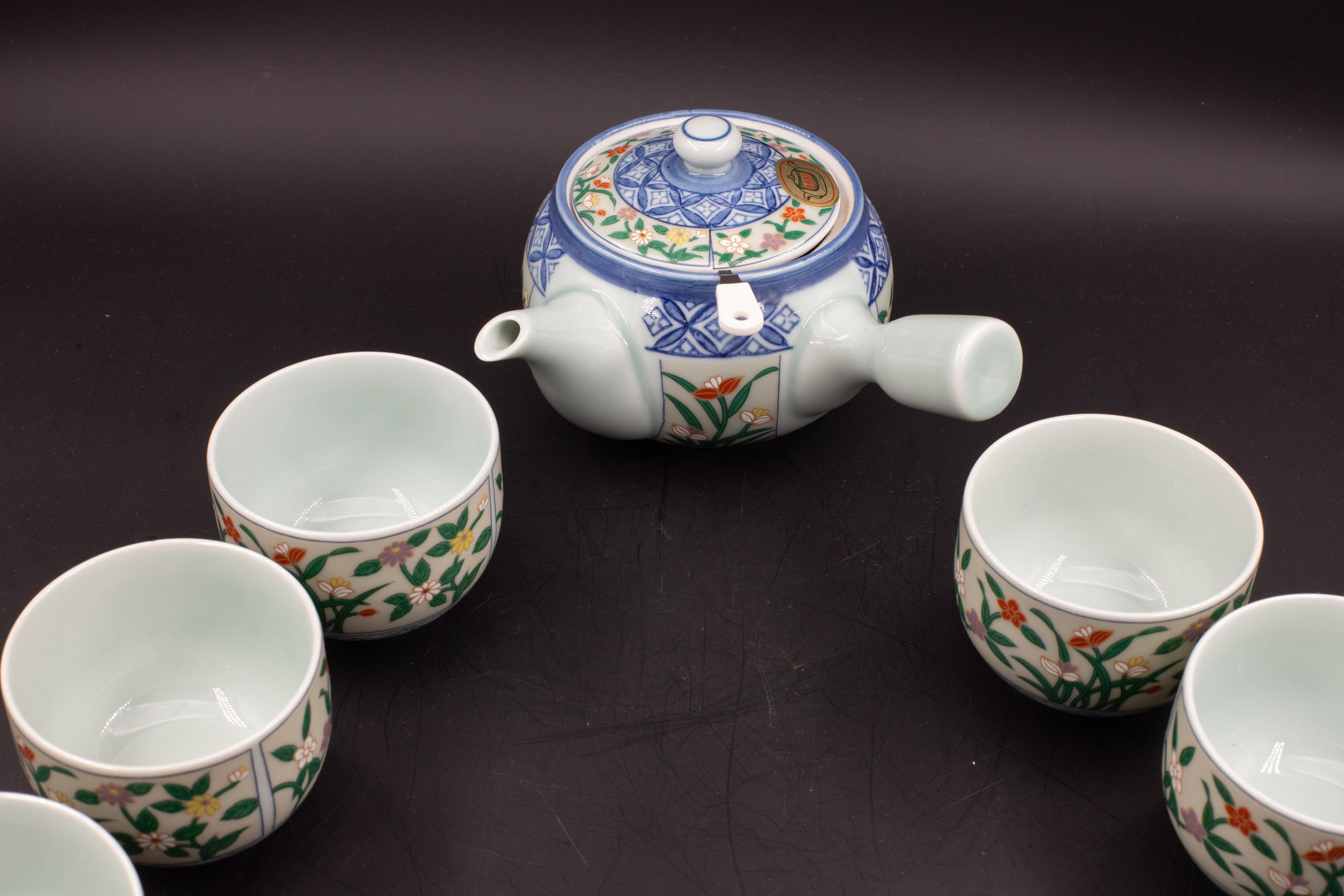 Japanese tea set tea pot strainer cups set of 6 hand painted celadon In Good Condition For Sale In Roma, IT