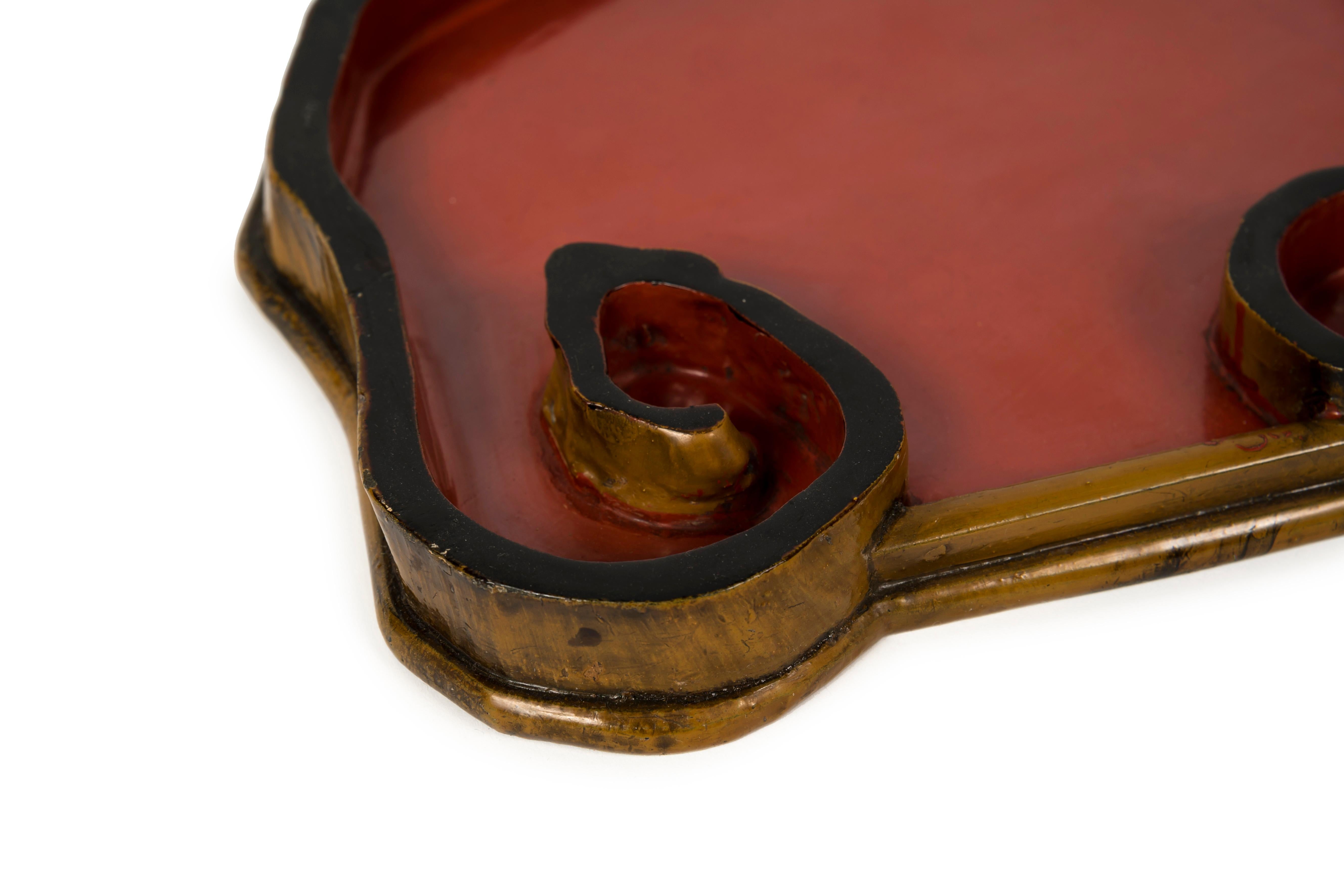 Japanese tea tray in red and black lacquer (Handgeschnitzt) im Angebot