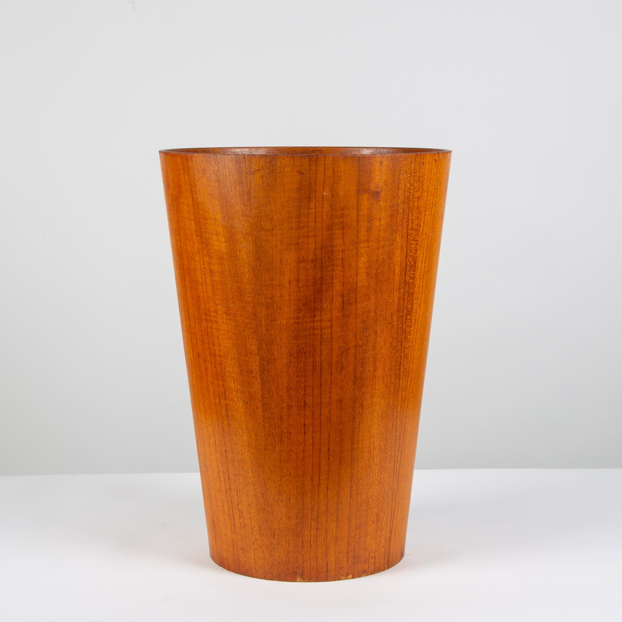 Japanese wastebasket features a thin circular teak and sapele plywood body that tapers towards to the bottom of the bin.

Dimensions: ??11.25