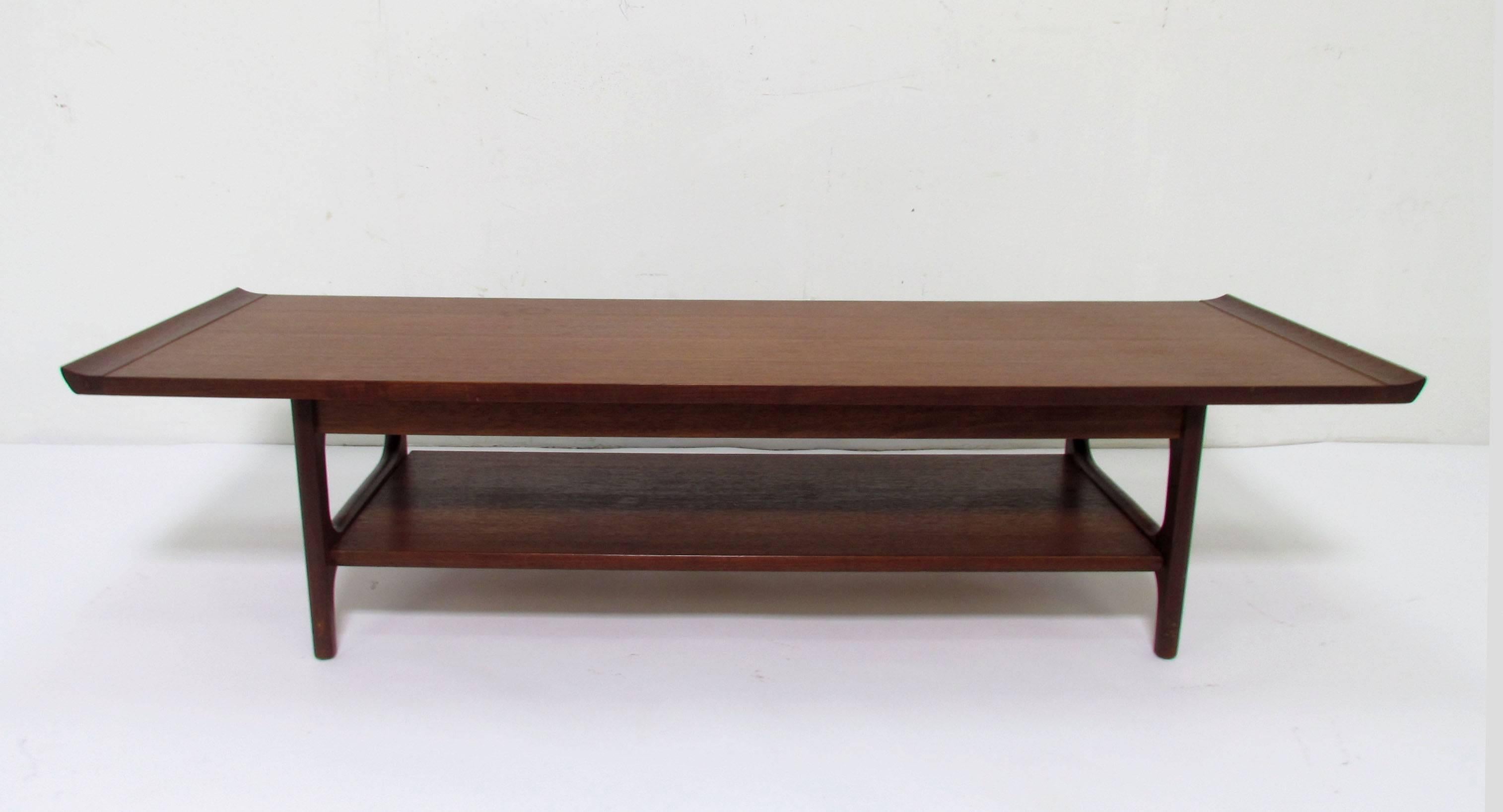Teak coffee table with upswept ends reminiscent of pagoda architecture. A rare example of Japanese modernism under the influence of the Danish Modern movement, in the style of designs by Finn Juhl, circa 1960s. Measures: 15