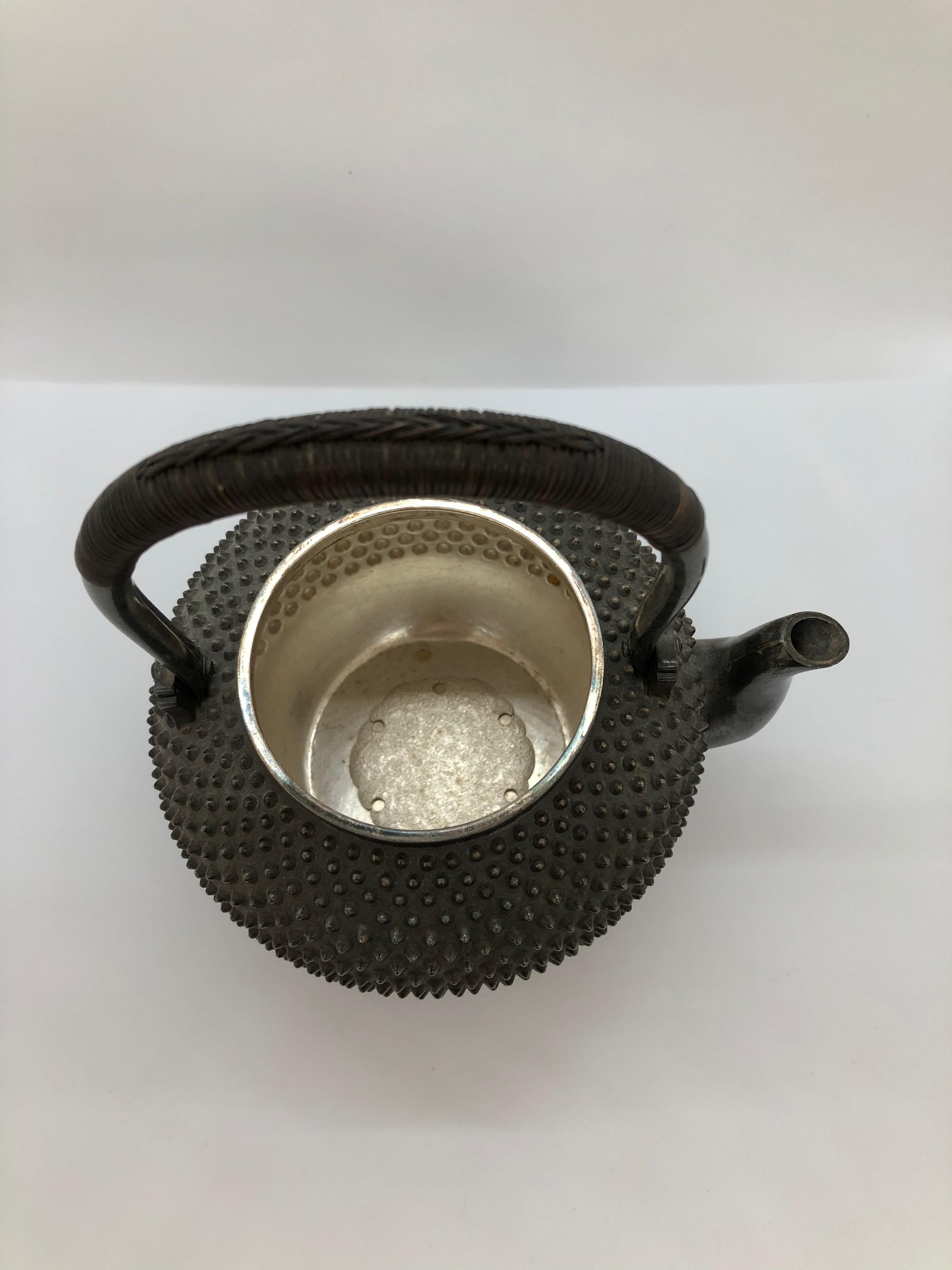 Japanese Teapot, 19th Century 9