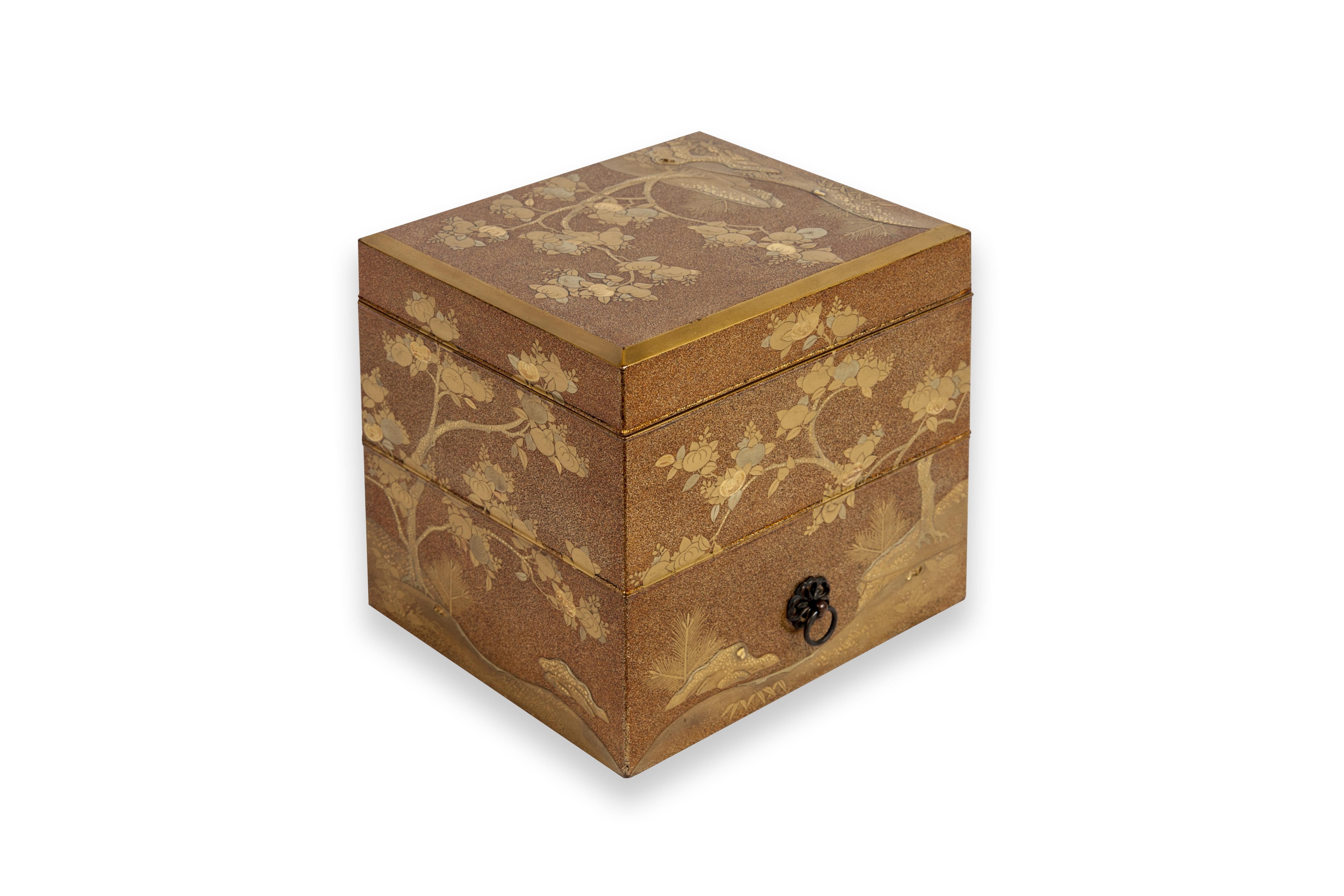 Meiji Japanese Tebako in Nashiji lacquer adorned with golden Persimon flowers For Sale