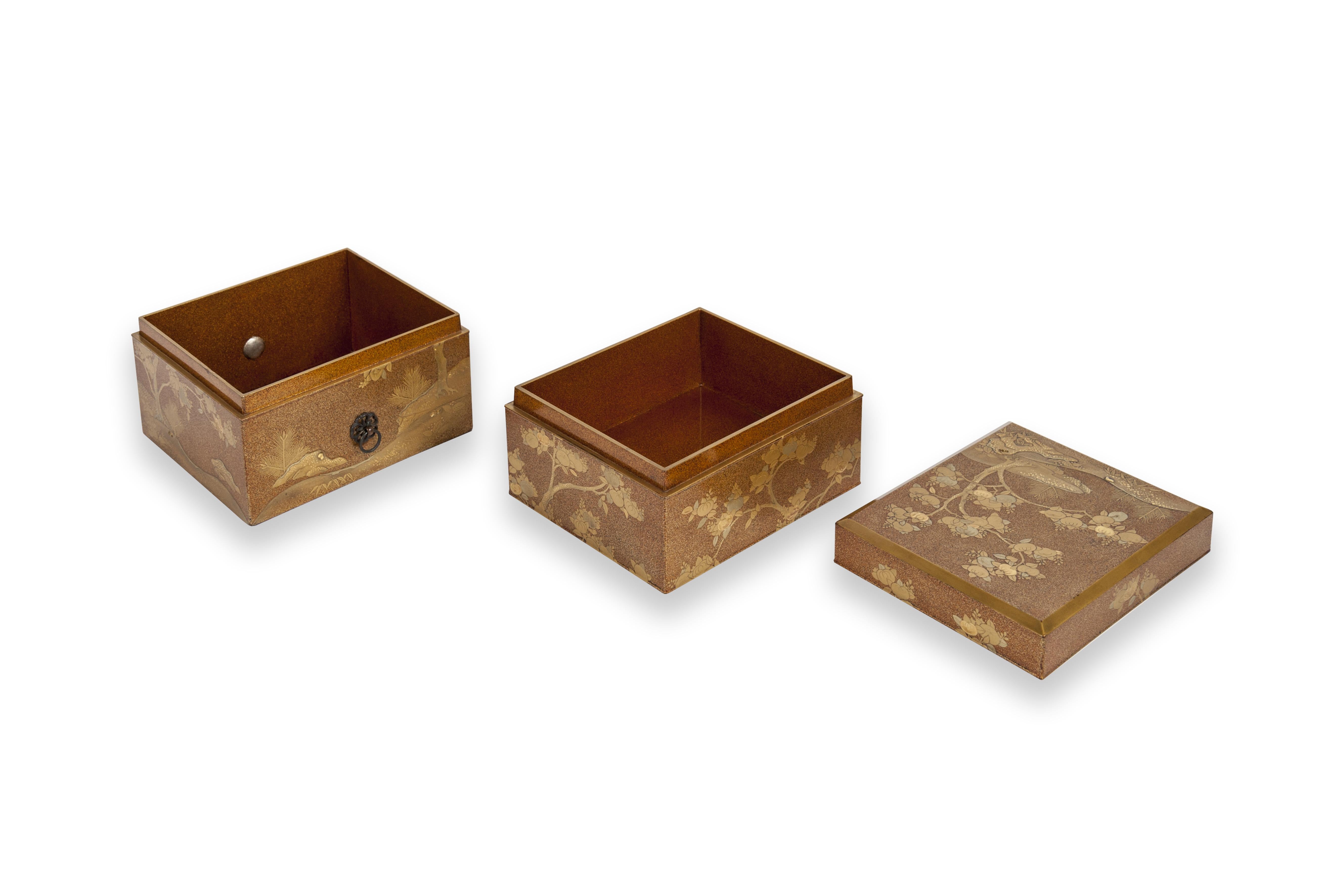 19th Century Japanese Tebako in Nashiji lacquer adorned with golden Persimon flowers For Sale