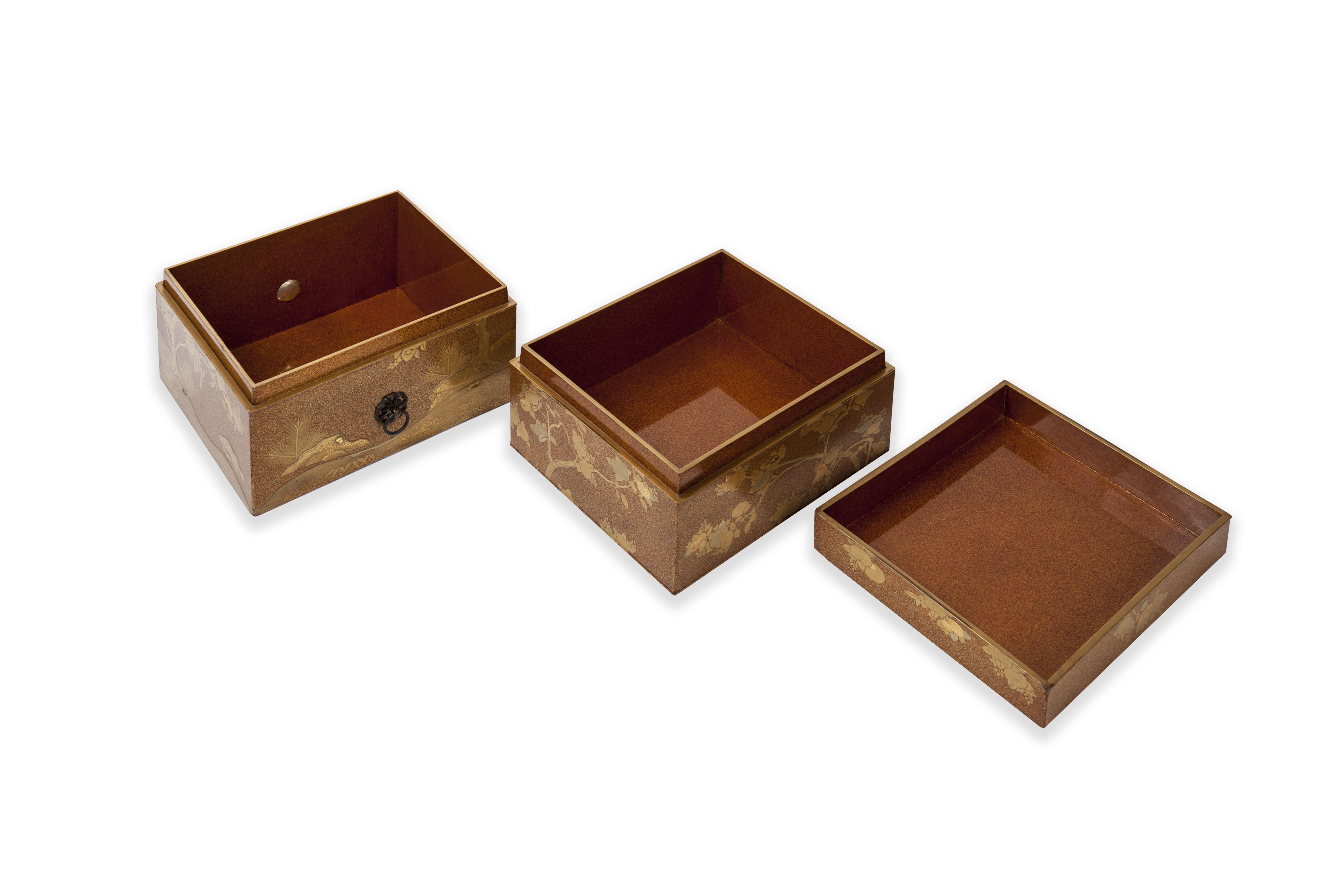Gold Japanese Tebako in Nashiji lacquer adorned with golden Persimon flowers For Sale