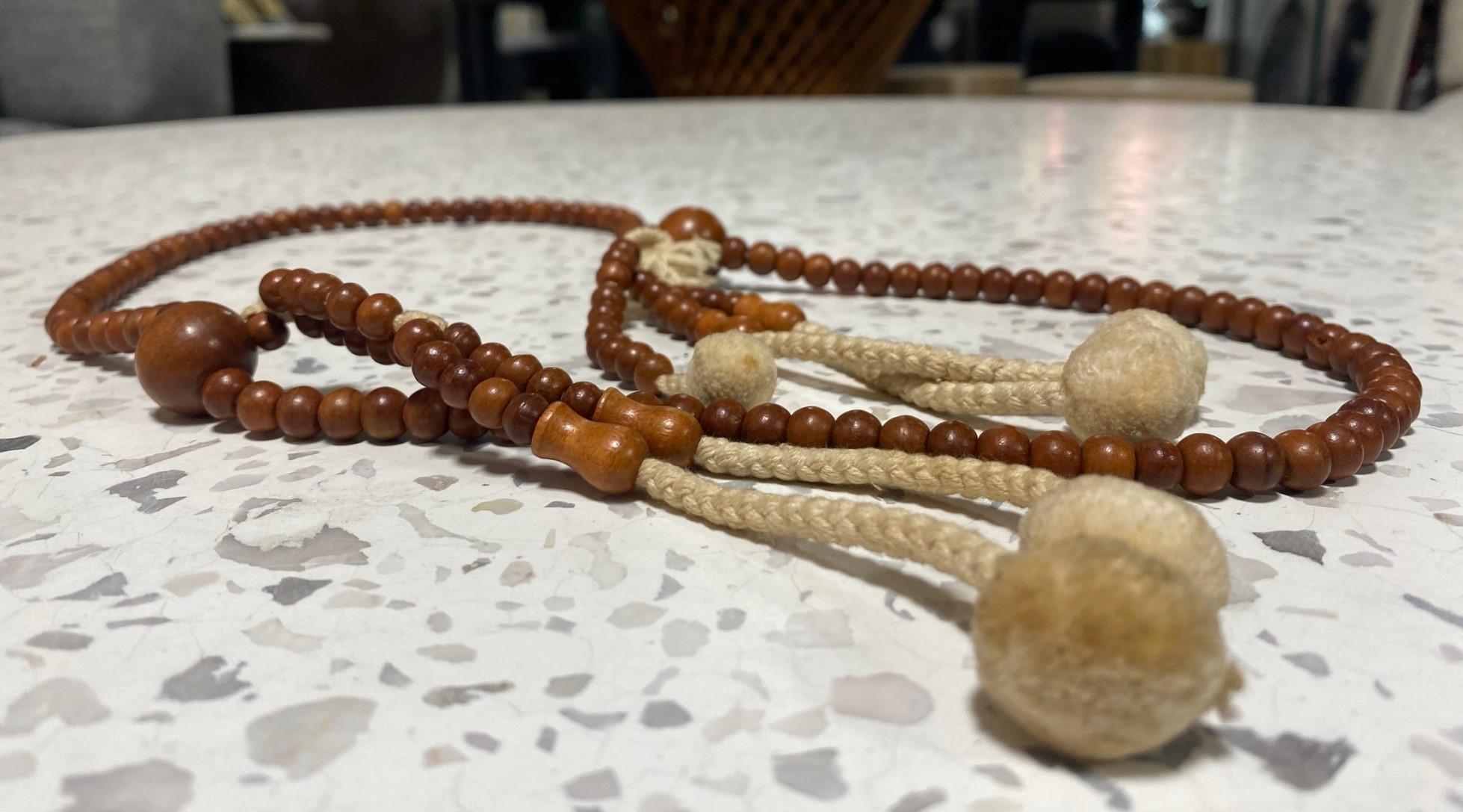 Hand-Carved Japanese Temple Shrine Buddhist Monk Juzu Prayer Wood Beads Mala Rosary Necklace For Sale