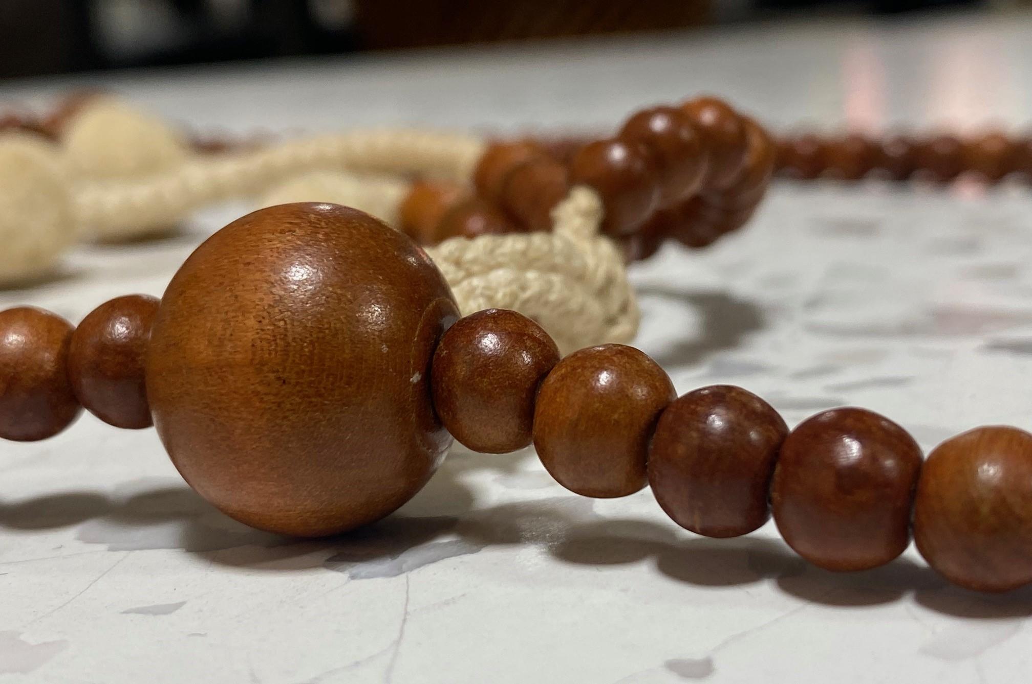 Japanese Temple Shrine Buddhist Monk Juzu Prayer Wood Beads Mala Rosary Necklace In Good Condition For Sale In Studio City, CA