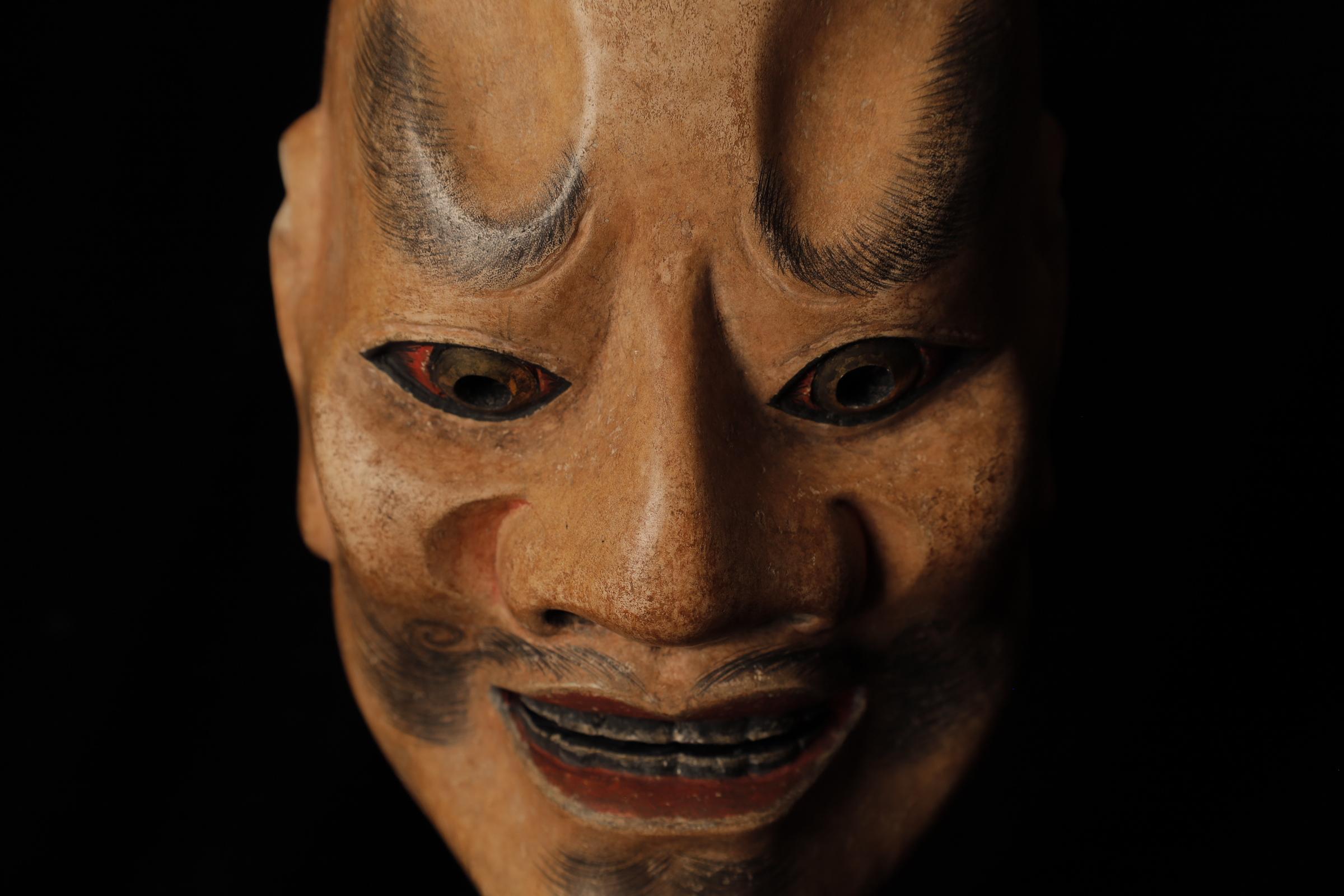 Sculpté à la main Masque japonais Tenjin (天神) Noh. Attribué à Takada Fuki (高田 冨季) en vente