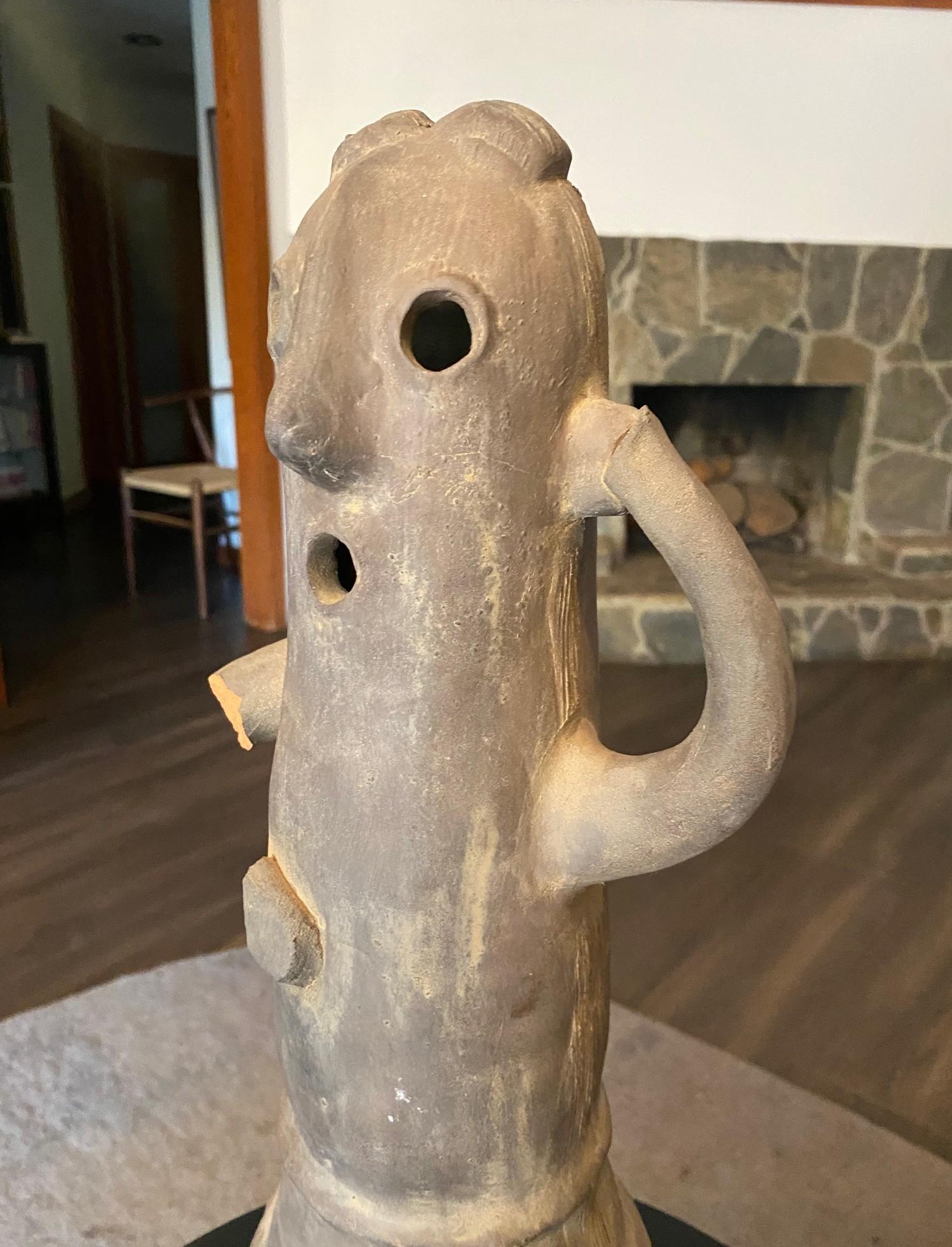 Argilla Scultura funeraria giapponese in terracotta Haniwa, figura di danza del VI secolo in vendita