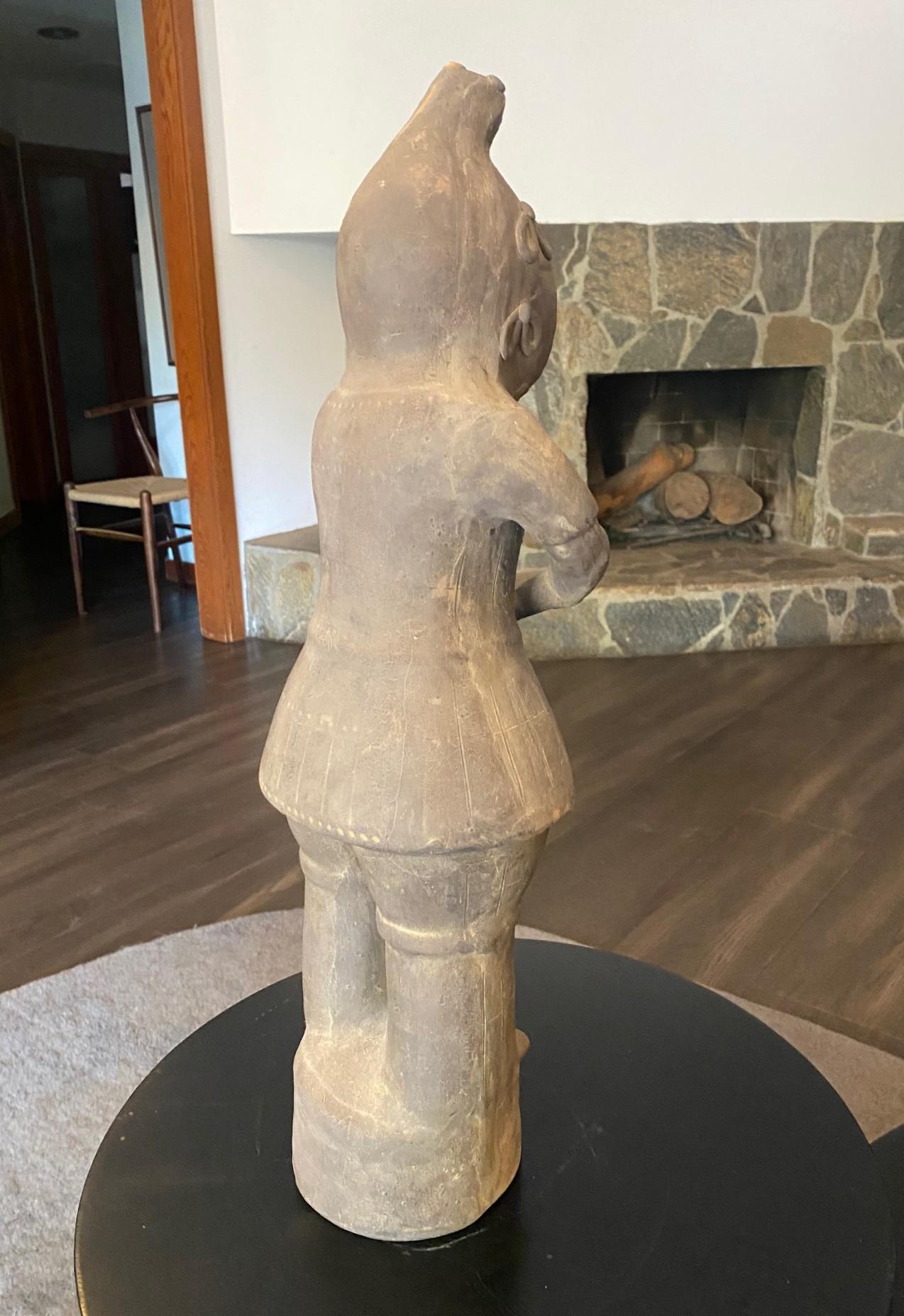 Scultura funeraria di guerriero Haniwa in terracotta giapponese del VI secolo in vendita 5