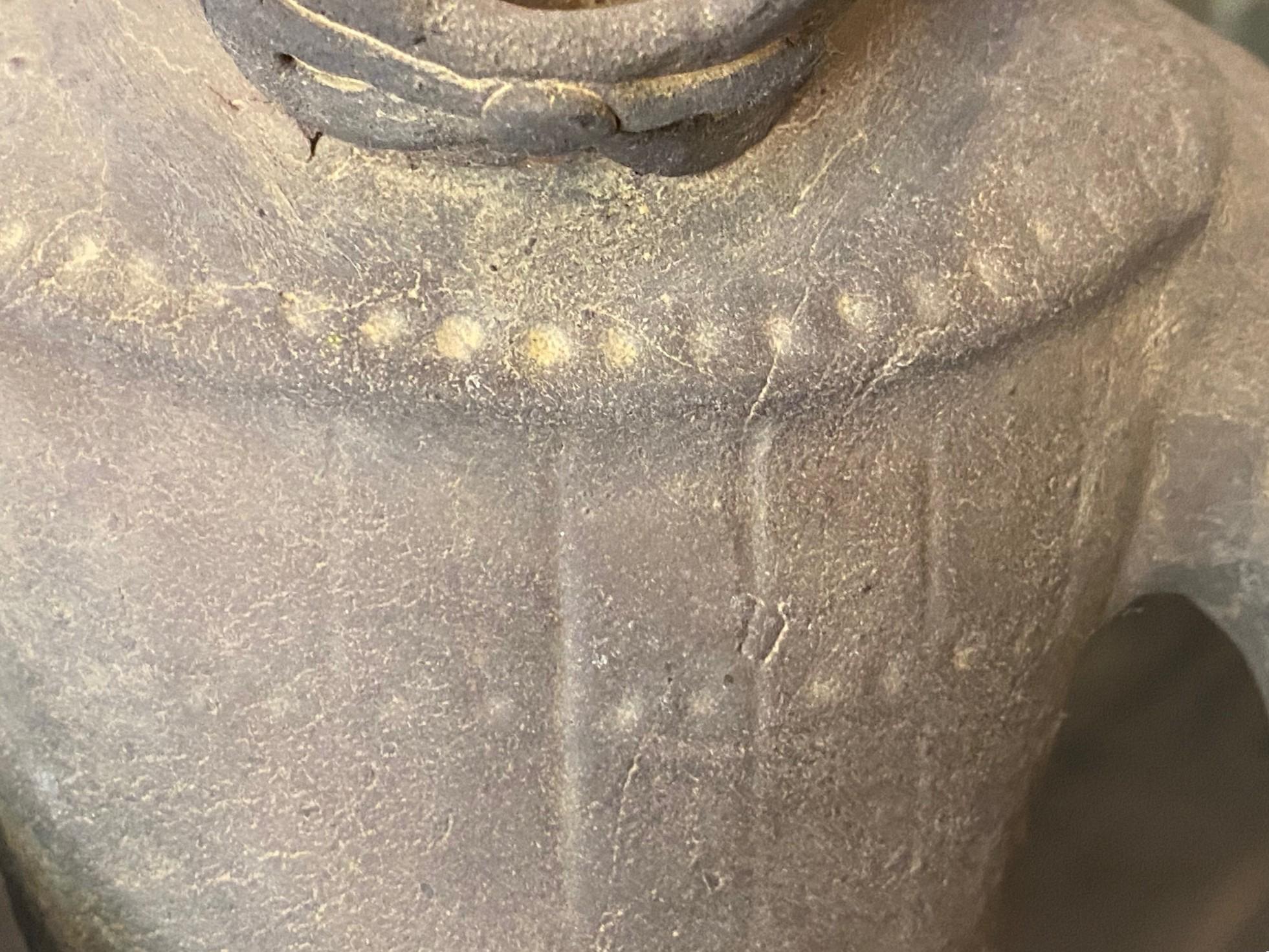 Scultura funeraria di guerriero Haniwa in terracotta giapponese del VI secolo in vendita 10