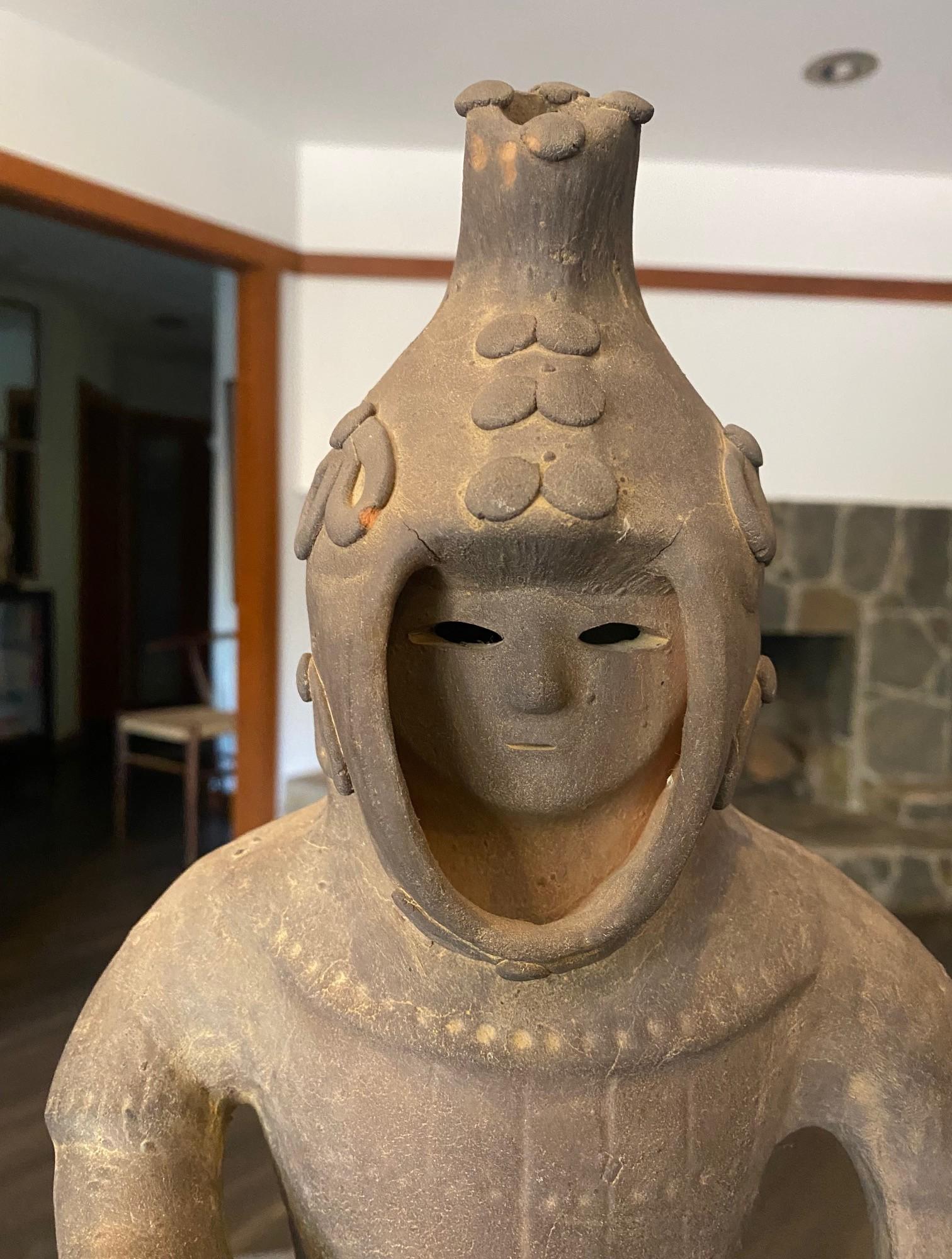 Giapponese Scultura funeraria di guerriero Haniwa in terracotta giapponese del VI secolo in vendita