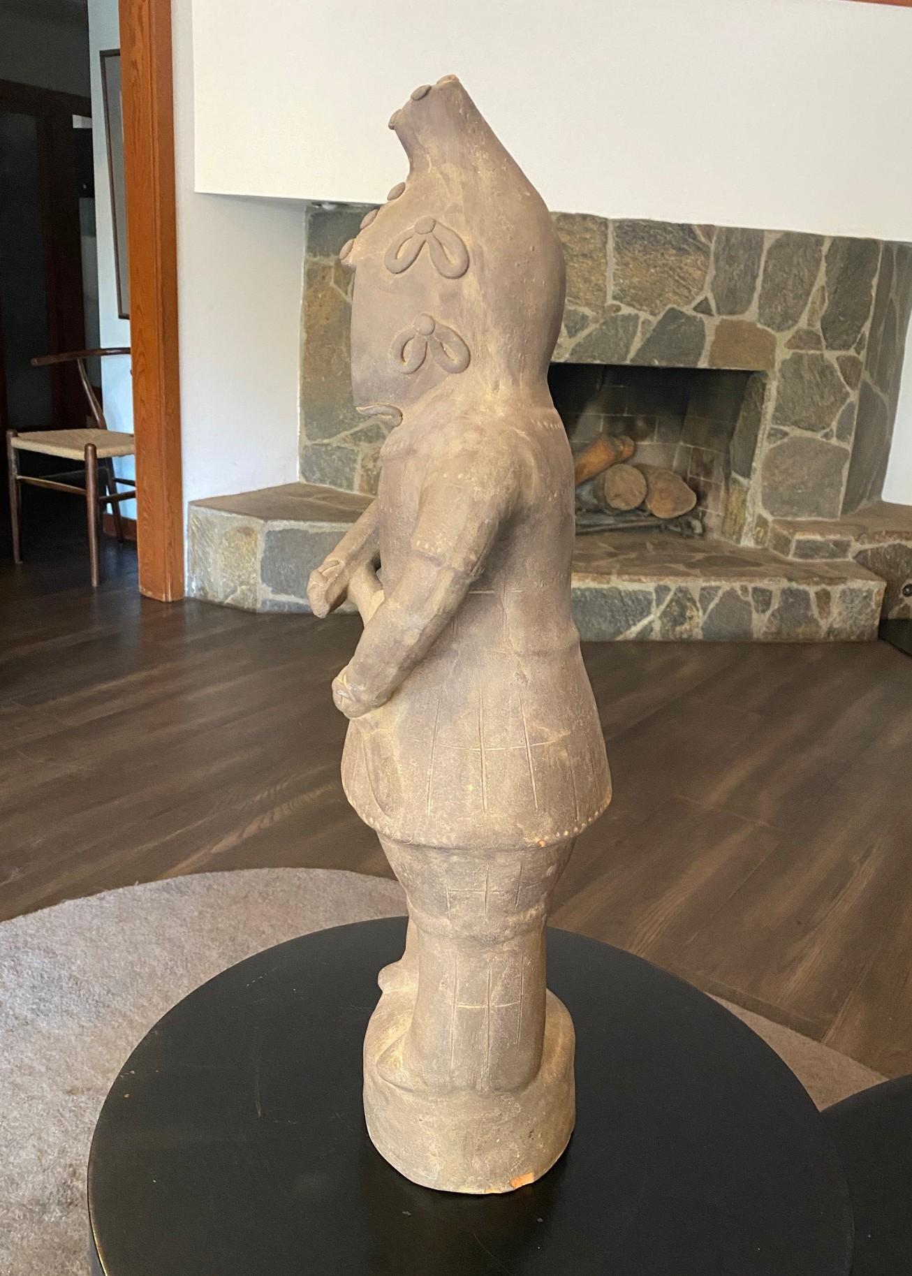 Scultura funeraria di guerriero Haniwa in terracotta giapponese del VI secolo in vendita 2