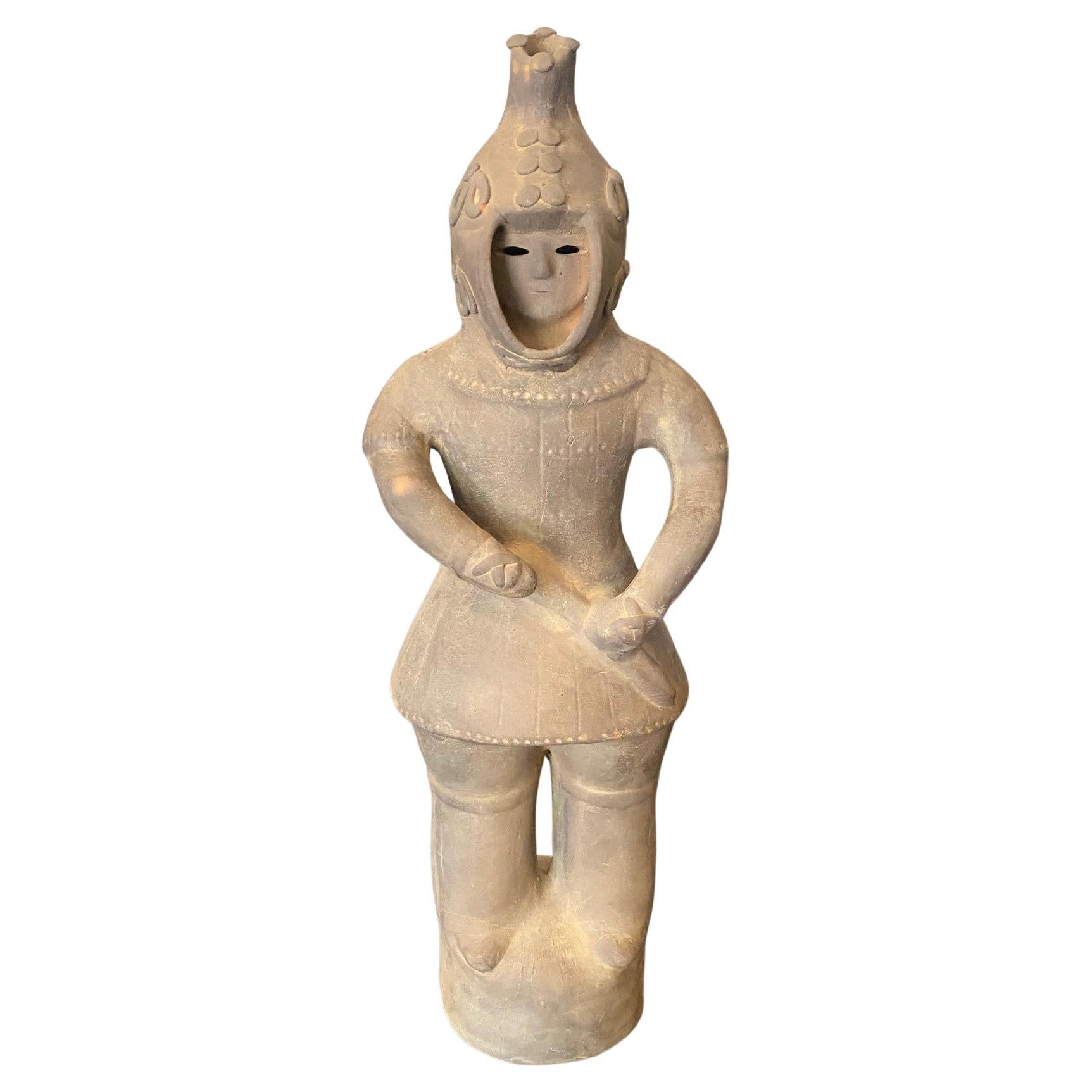 Scultura funeraria di guerriero Haniwa in terracotta giapponese del VI secolo