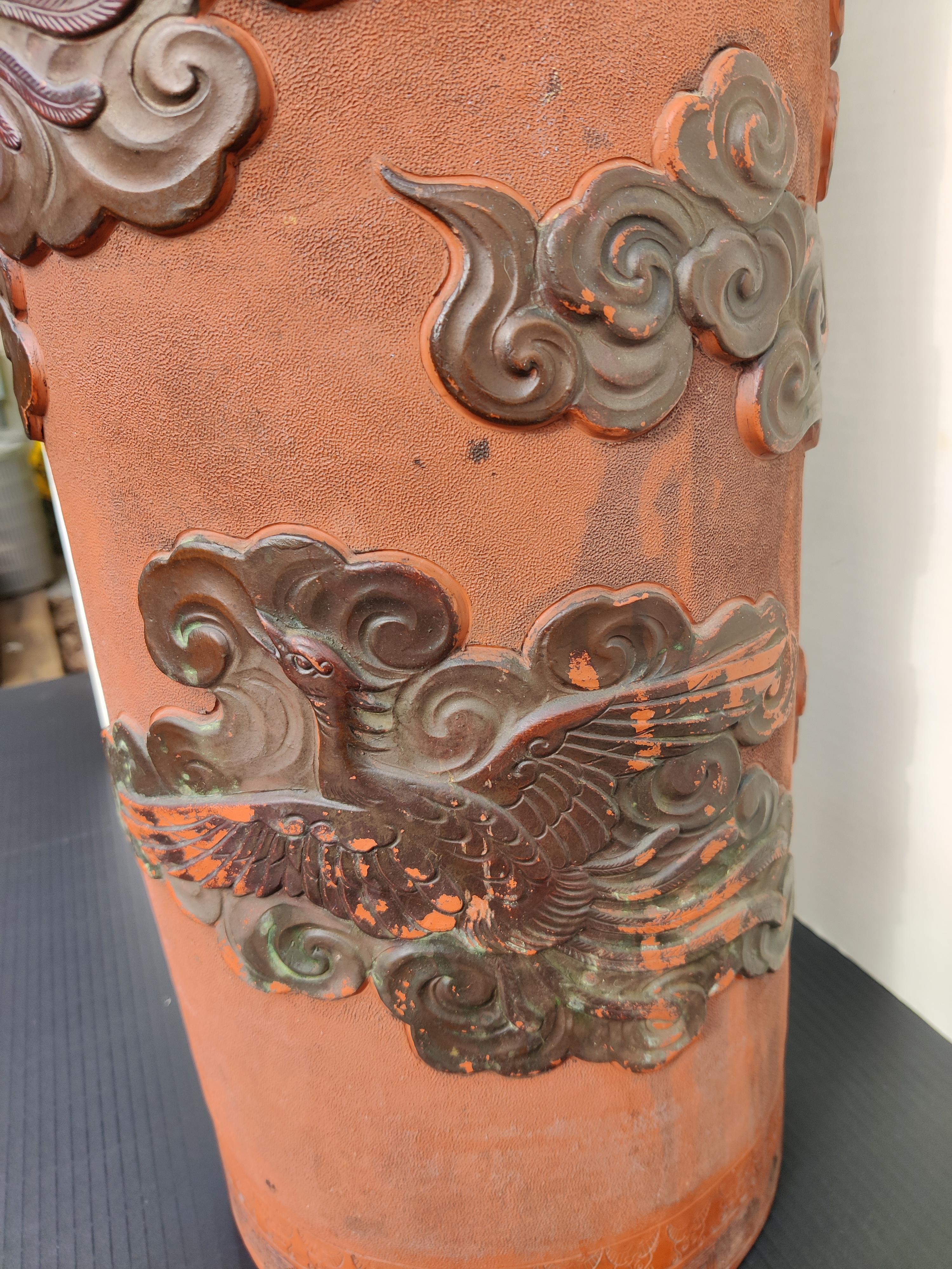 Japanese Terracotta Umbrella Stand with Birds In Good Condition For Sale In Cincinnati, OH