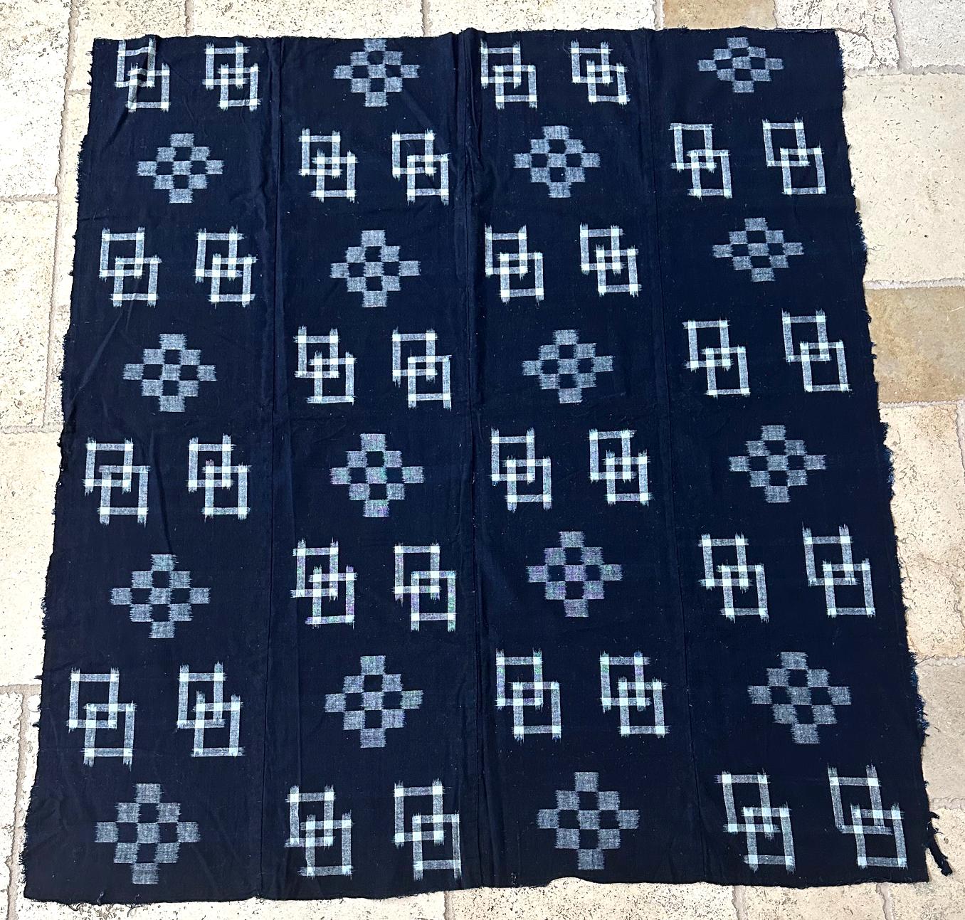 Doppelter Ikat Kasuri Futon-Teppich mit japanischem Textilverkleidung (Meiji-Periode) im Angebot