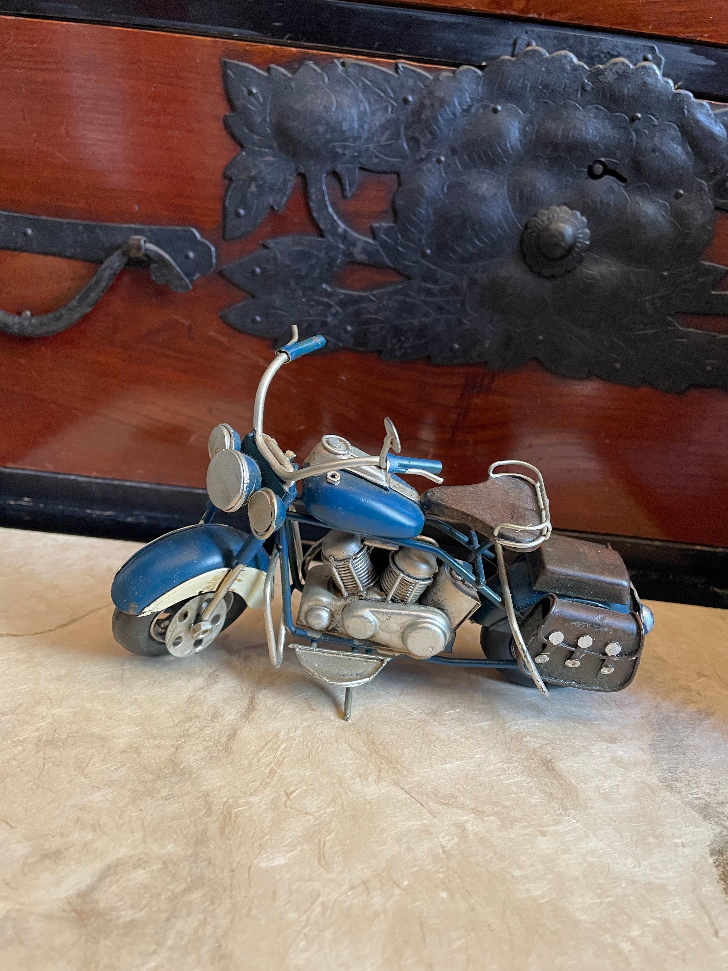 This is a Japanese Toy which was made around 1960s in Japan.
This motorcycle object was made with some tin plates (Buriki in Japanese).
These kind of toy got inspired by American vintage object.
