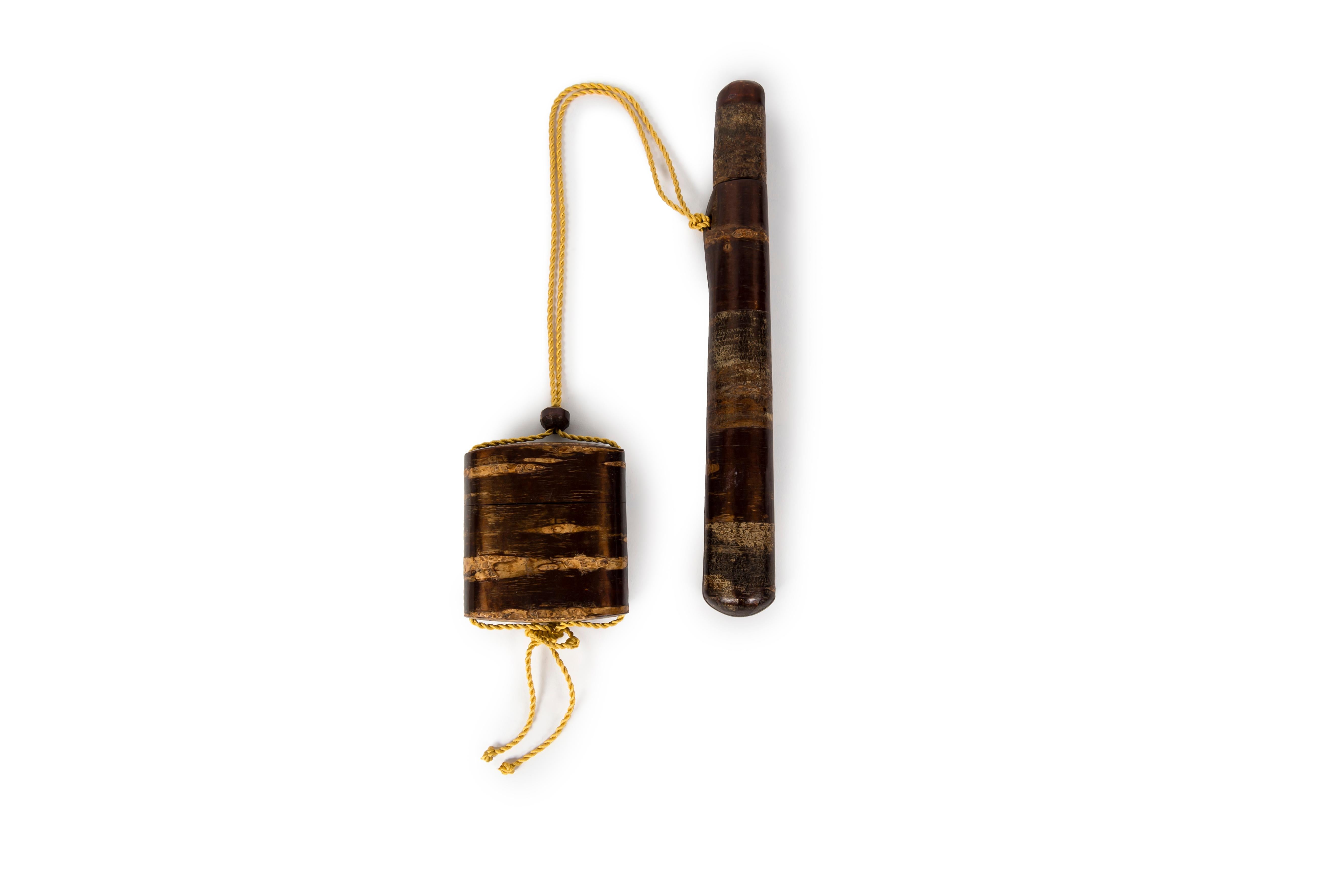 Sculpté à la main Tabac japonais en marqueterie d'écorce de cerisier (Kabazaiku) en vente