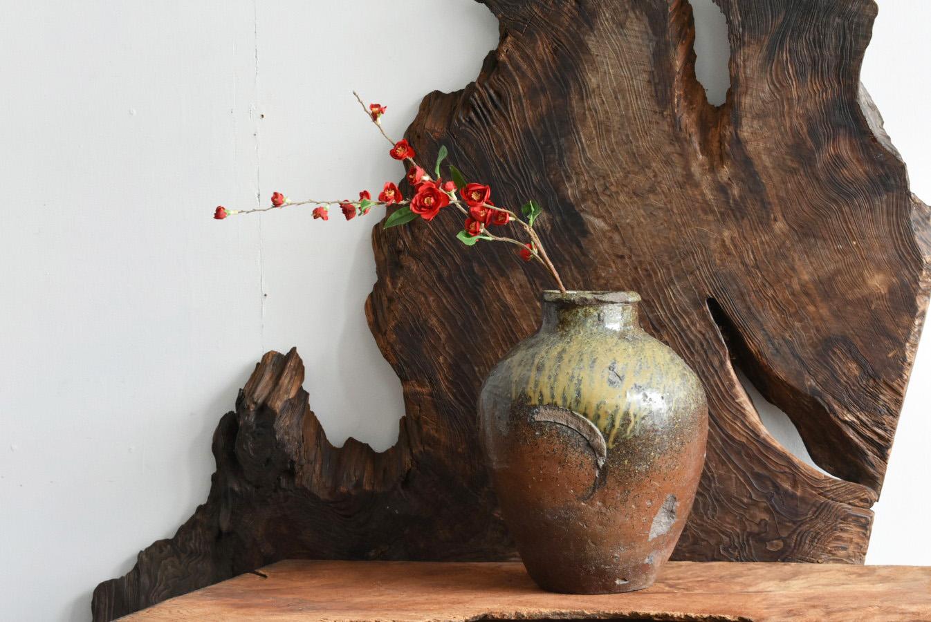 We Japanese introduce unique items with unique aesthetics, purchasing routes, and ways that no one can imitate.

Tokoname is an area in Aichi prefecture, Japan.
It was a pottery producing area with a very old history (from around the 12th century)