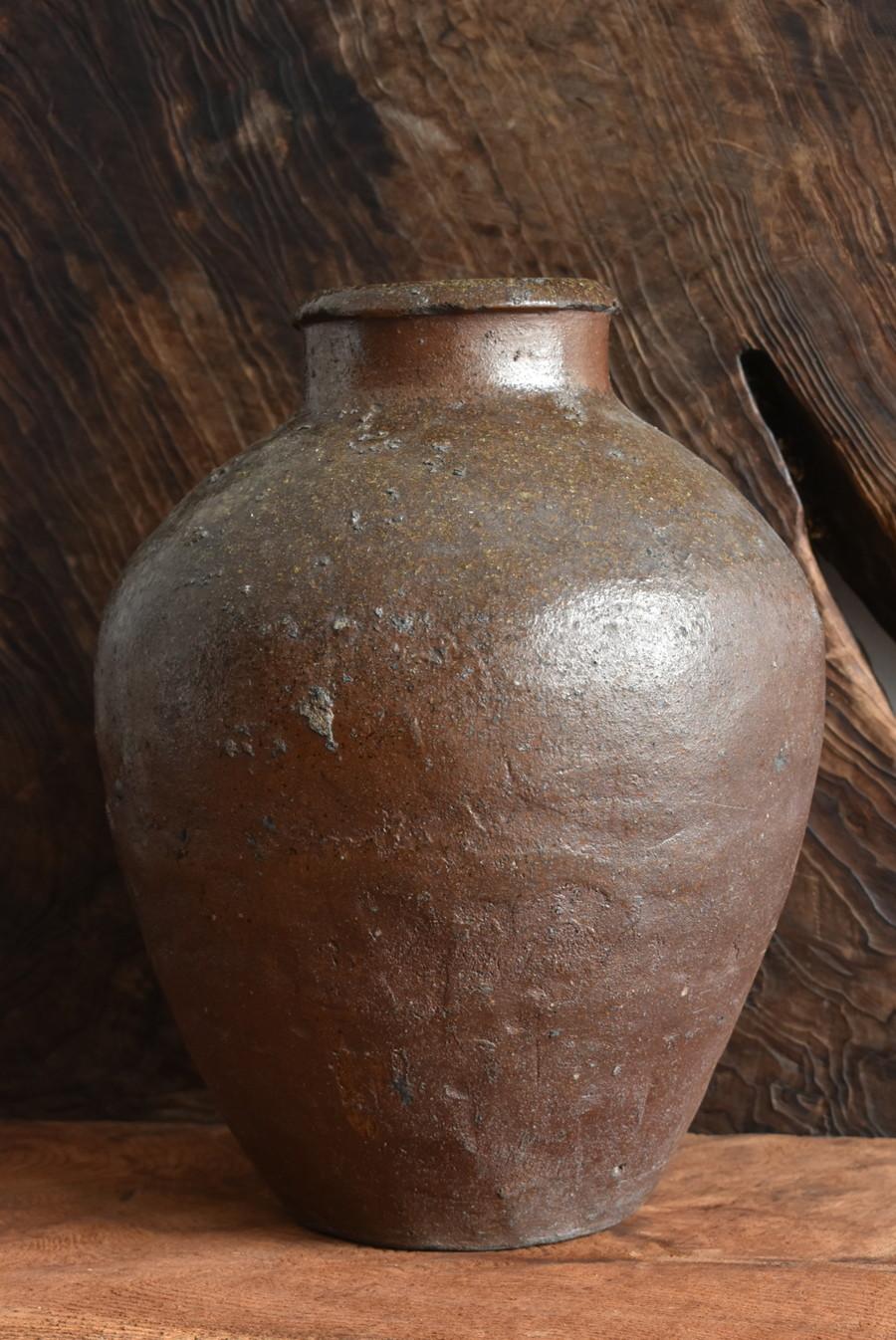 Japanese Tokoname Jar 14th-16th Century Muromachi Period / Tsubo / Old Pottery In Good Condition In Sammu-shi, Chiba