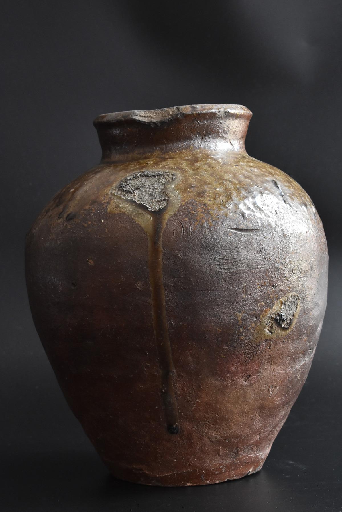 Japanese Tokoname Pot 14th-16th Century Muromachi Period / Tsubo / Old Pottery In Good Condition In Sammu-shi, Chiba