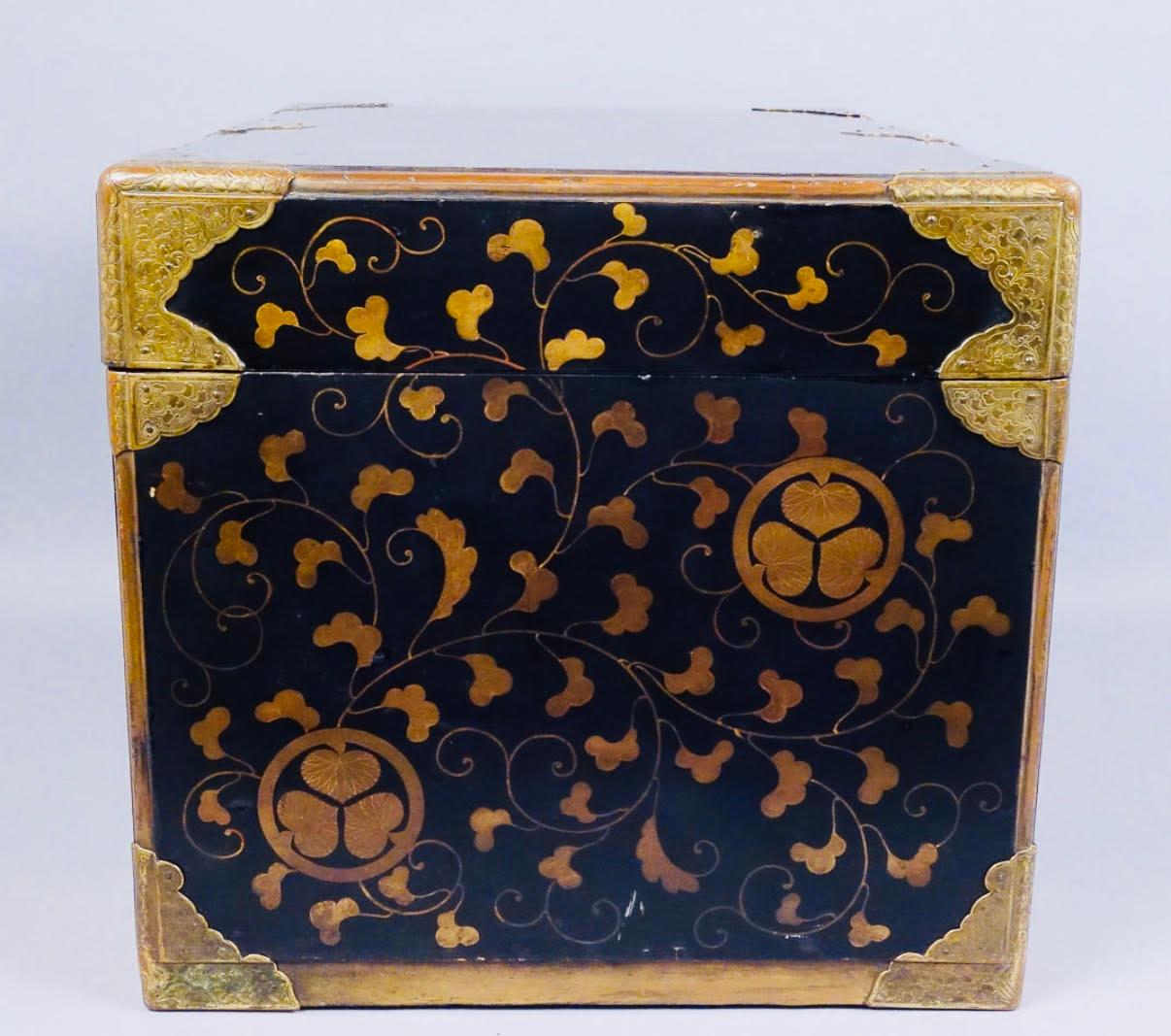 18th Century and Earlier Japanese Tokugawa Lacquered Wedding Chest, 17th Century For Sale