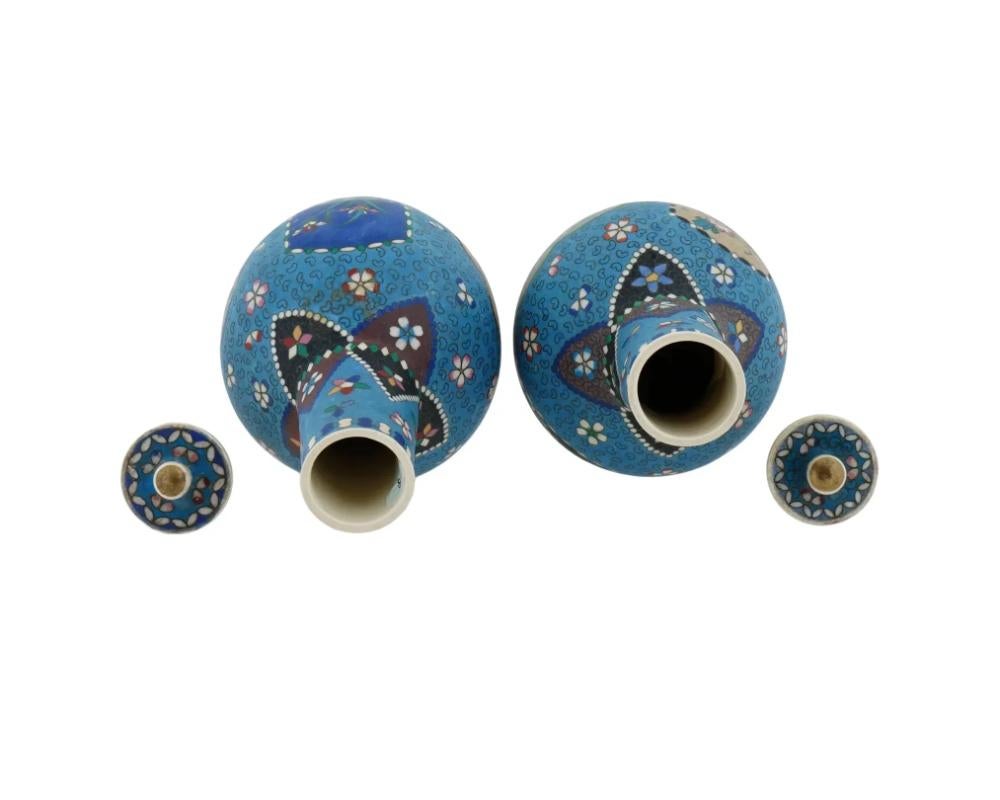 Botellas japonesas Totai de esmalte cloisonné sobre porcelana en Bueno estado para la venta en New York, NY