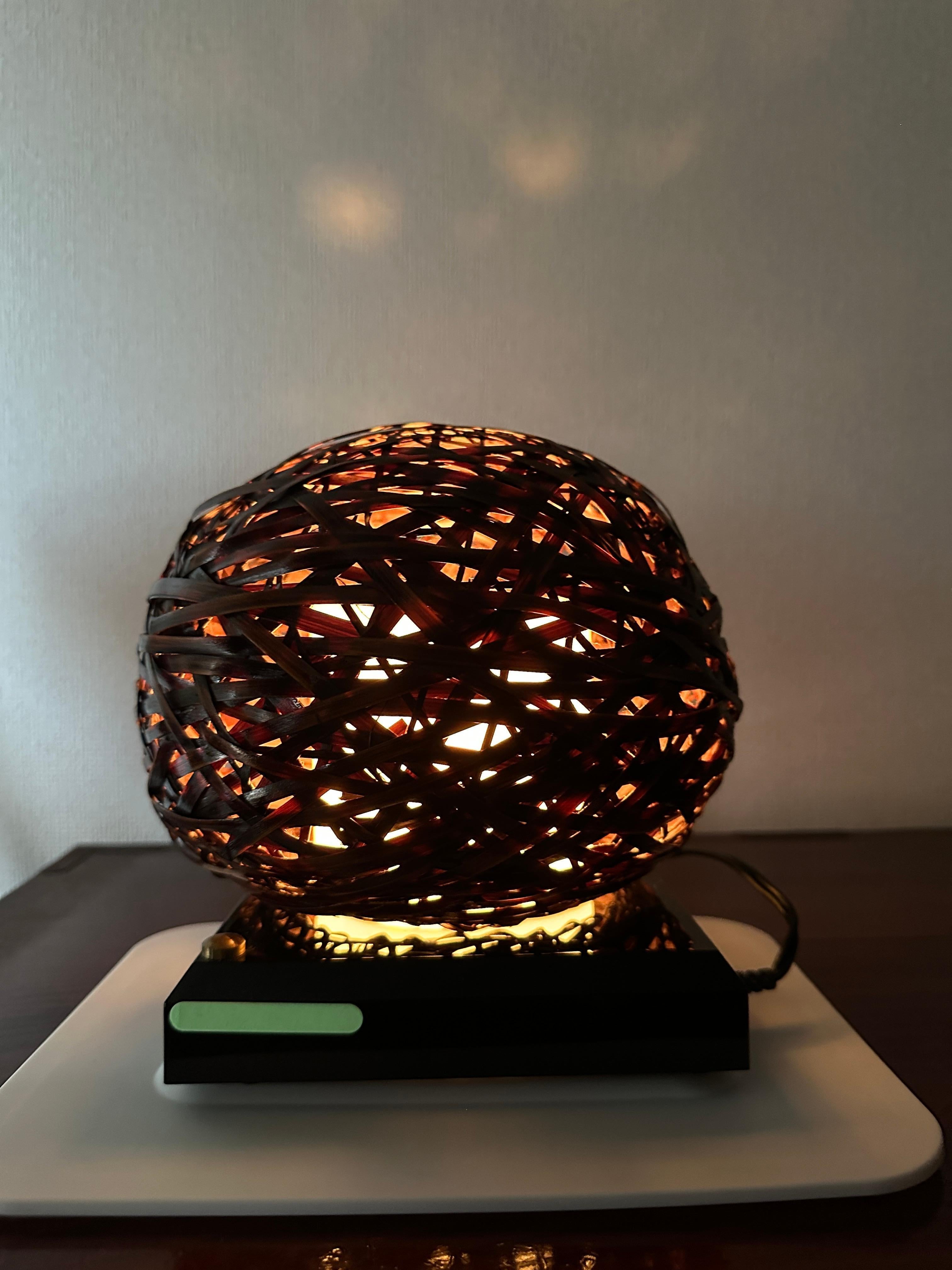 Japanese Touch-Activated Bamboo Sphere Lamp on Lacquered Base (Late 20th Century For Sale 14