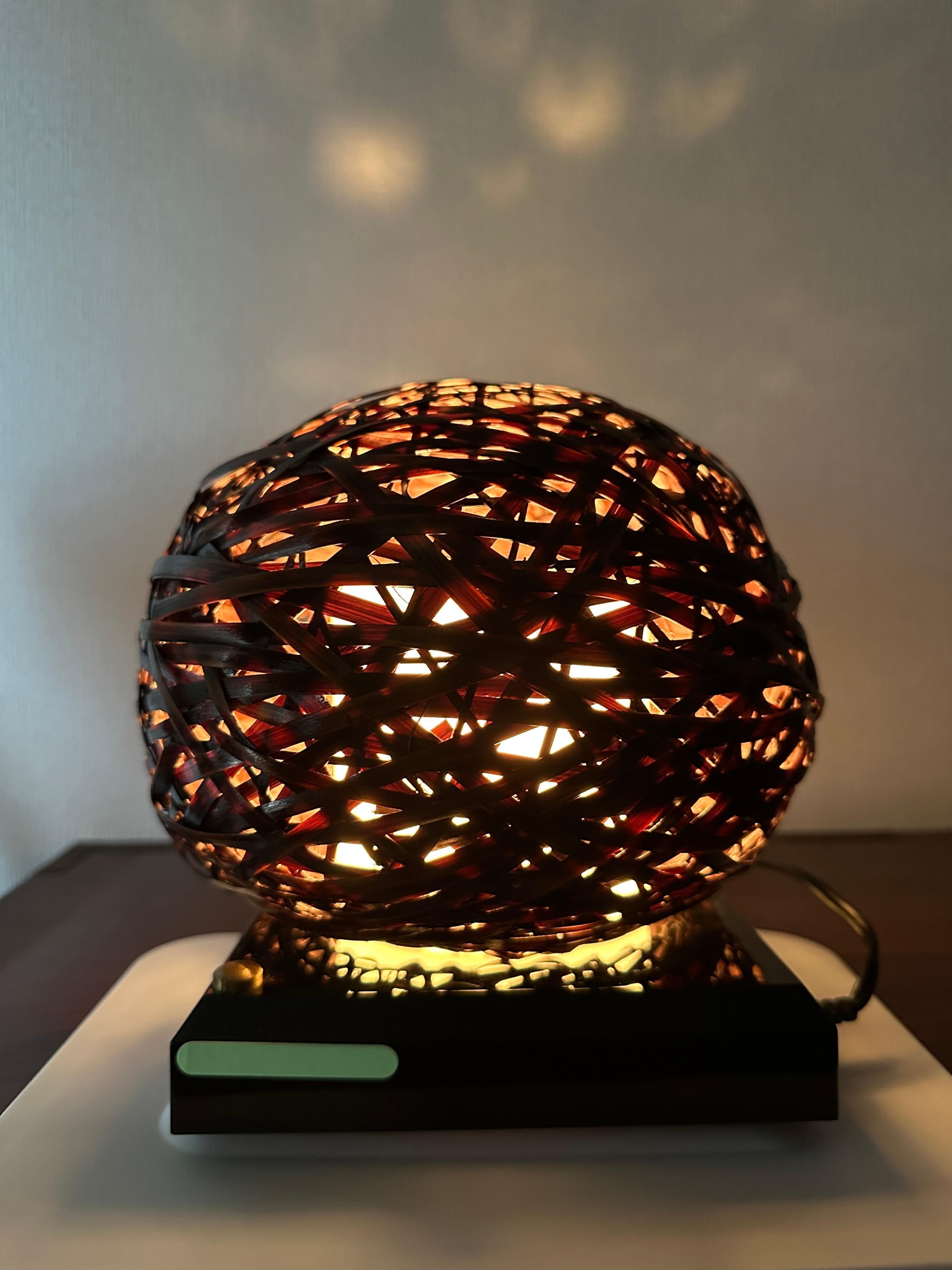 Japanese Touch-Activated Bamboo Sphere Lamp on Lacquered Base (Late 20th Century For Sale 15