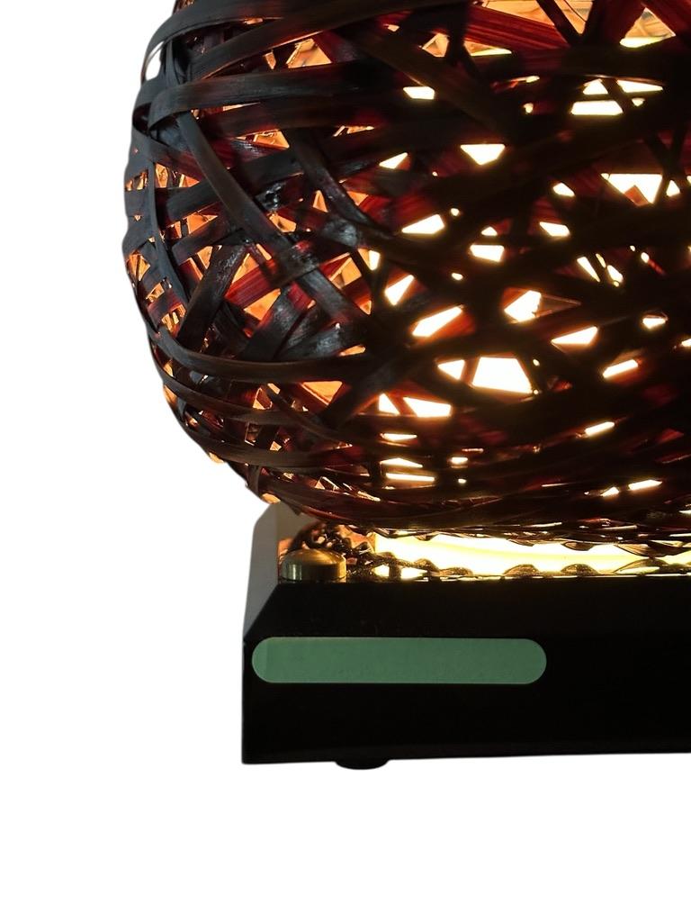Japanese Touch-Activated Bamboo Sphere Lamp on Lacquered Base (Late 20th Century In Good Condition For Sale In Fukuoka, JP
