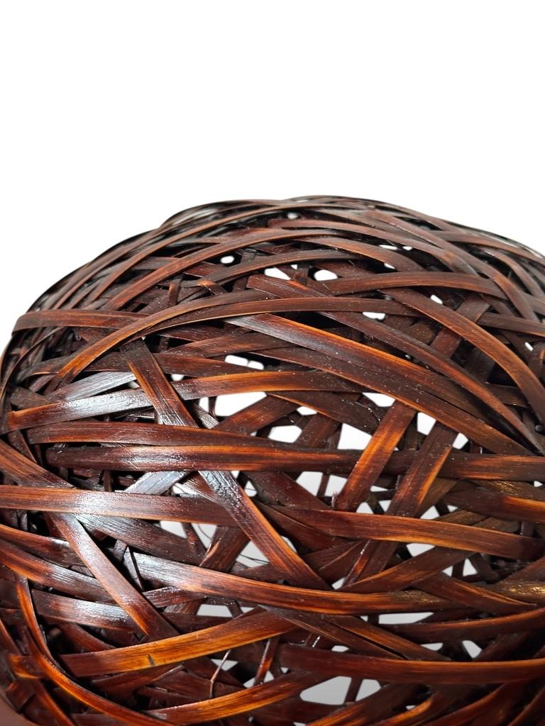Japanese Touch-Activated Bamboo Sphere Lamp on Lacquered Base (Late 20th Century For Sale 4