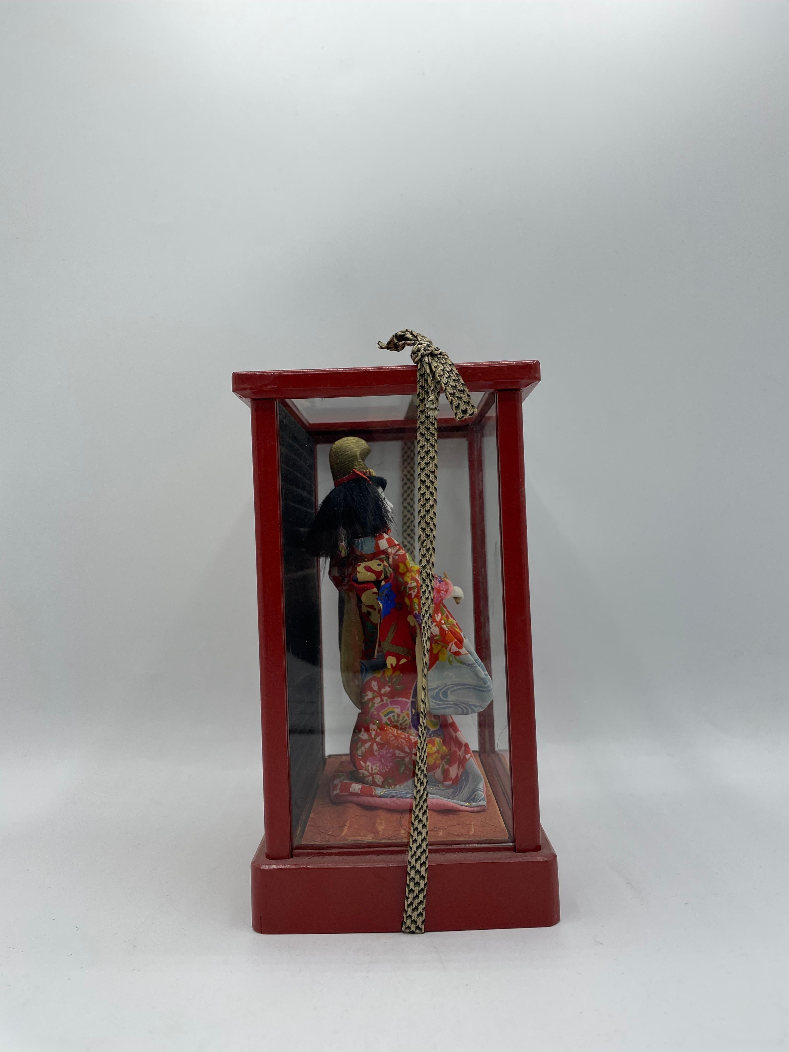 Japanese Traditional Girl Doll in a Box 1970s   In Fair Condition For Sale In Paris, FR