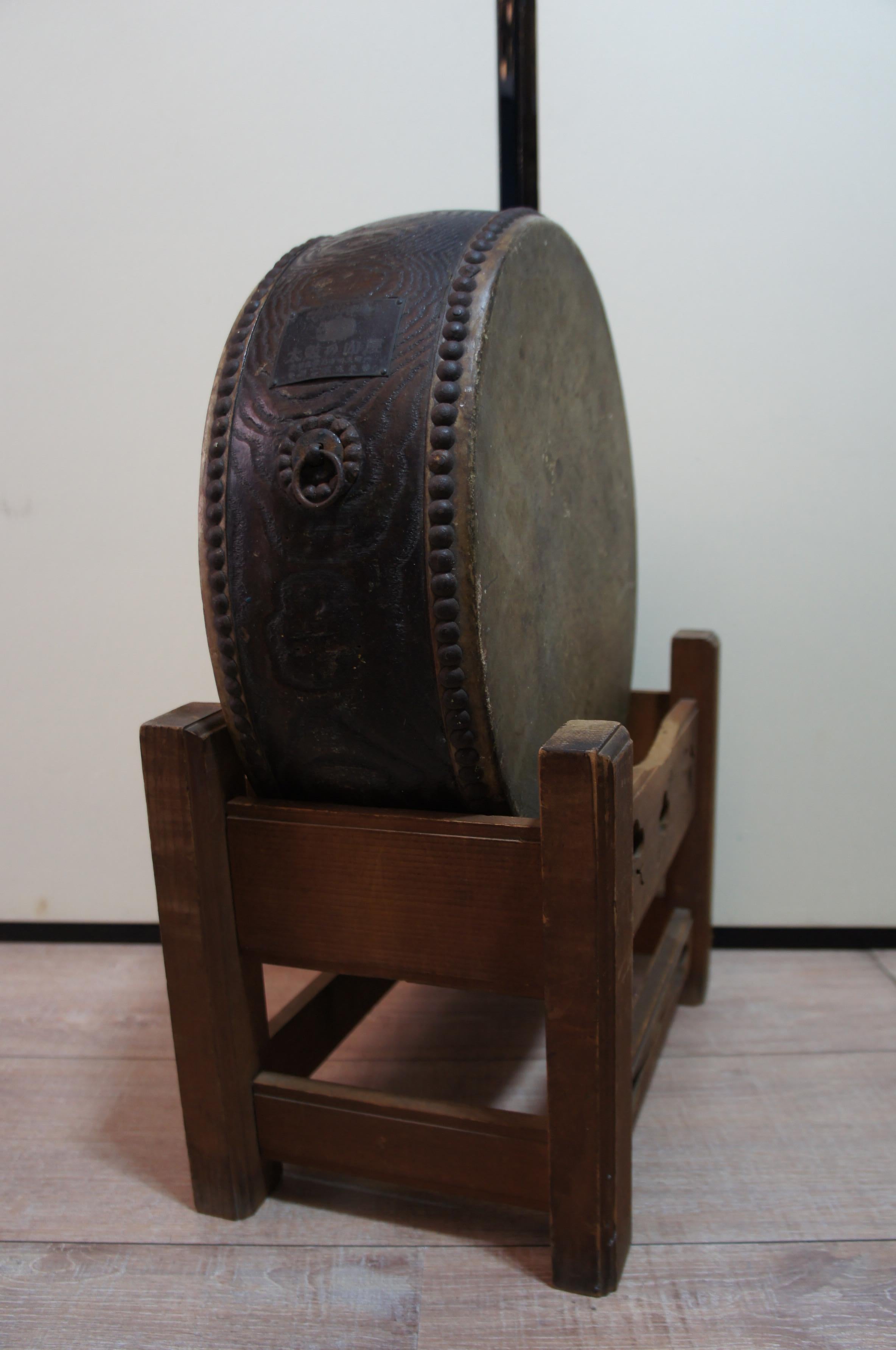 Hand-Carved 20th Century Japanese Traditional Keyaki Wood Flat Drum, Hira Taiko, 1930s For Sale