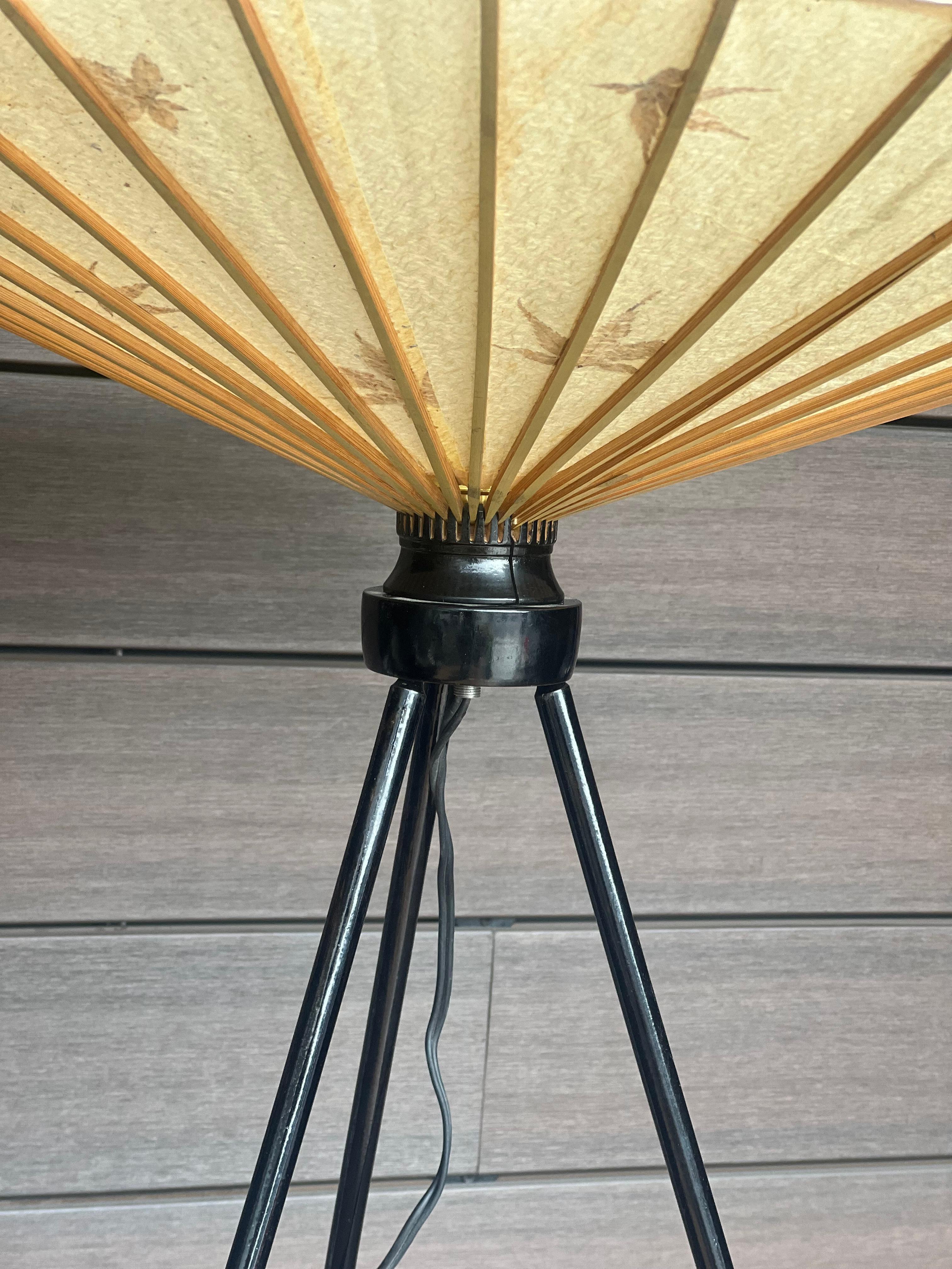 Japanische Dreibein-Stehleuchte, Kasa 60er-Jahre (Mitte des 20. Jahrhunderts) im Angebot