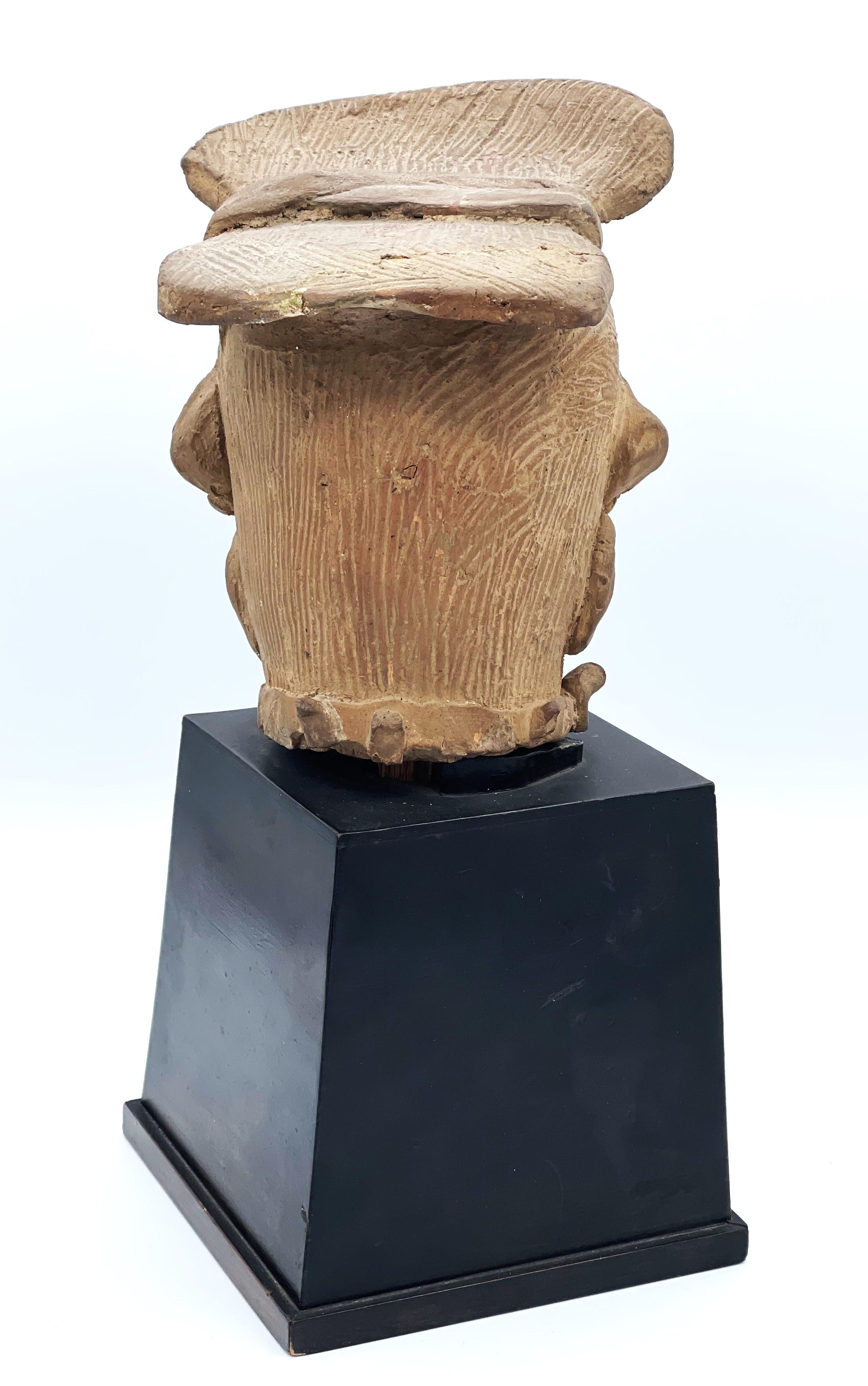 Giapponismo Haniwa giapponese in terracotta non smaltata del periodo Tumulus raffigurante una testa di donna, III/IV sec. in vendita