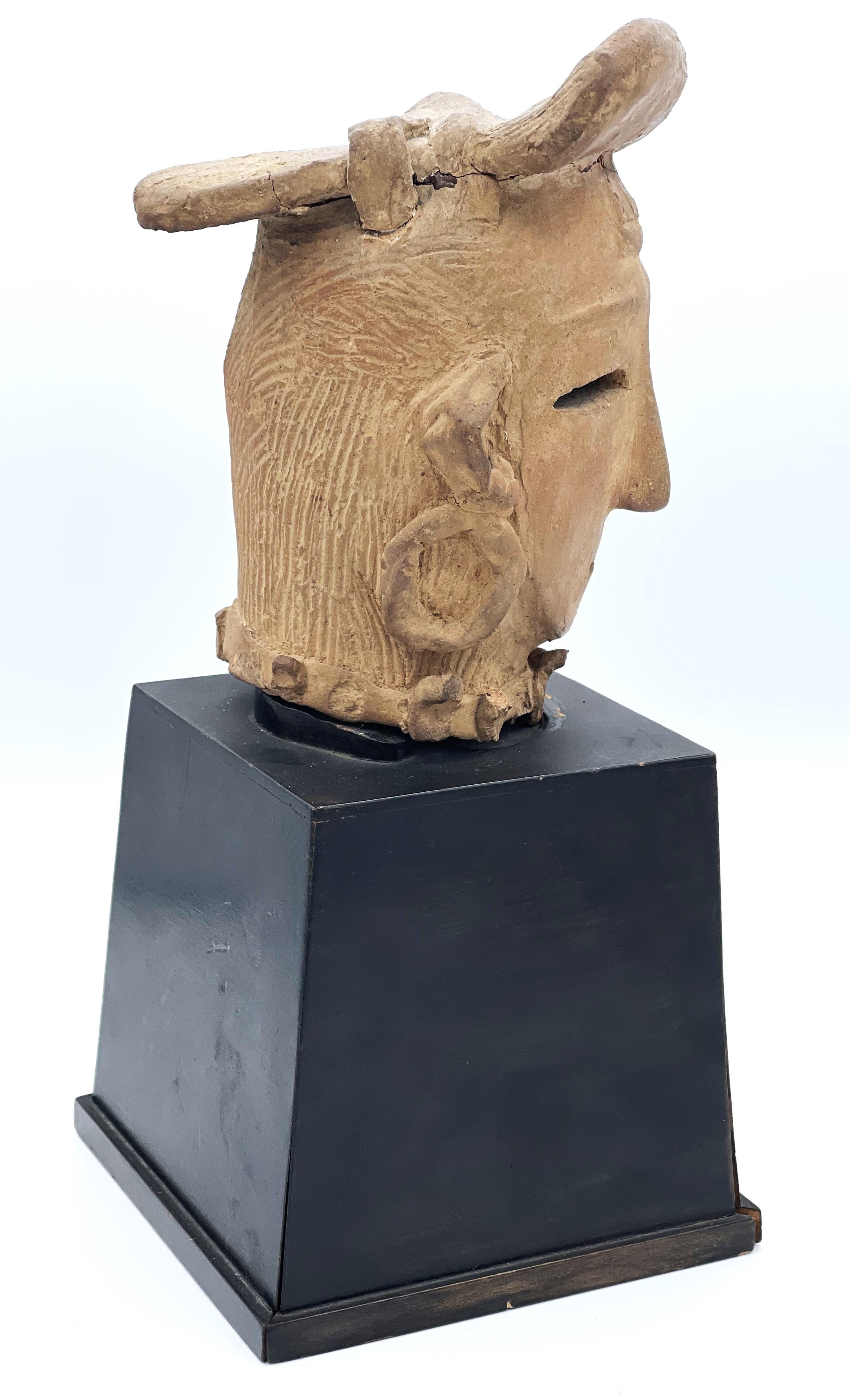 Giapponese Haniwa giapponese in terracotta non smaltata del periodo Tumulus raffigurante una testa di donna, III/IV sec. in vendita