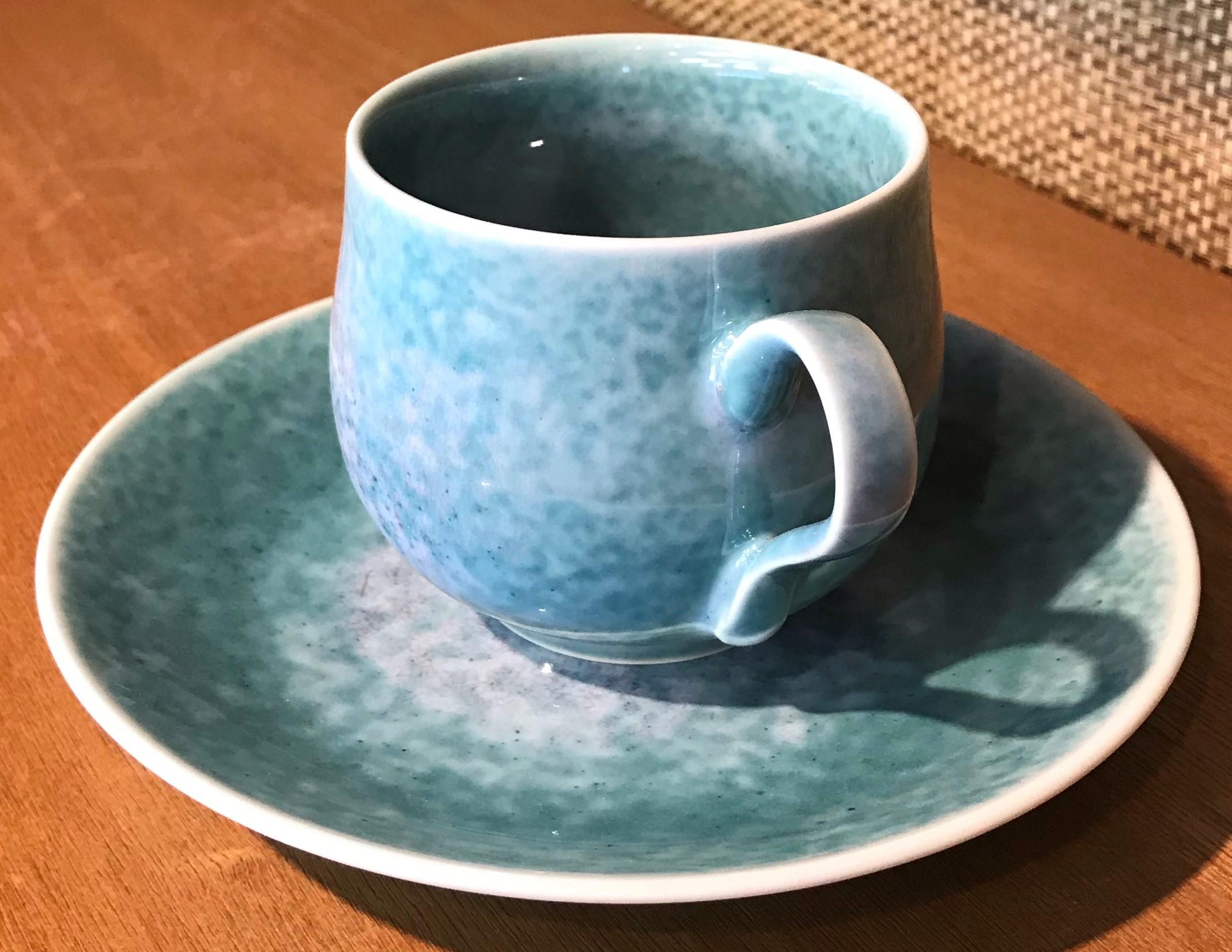 Exquisite contemporary Japanese porcelain cup and saucer, hand-glazed in stunning signature turquoise with a hint of pink accent, a signed work by highly acclaimed award-winning master porcelain artist from the Imari-Arita region of Japan. 

In