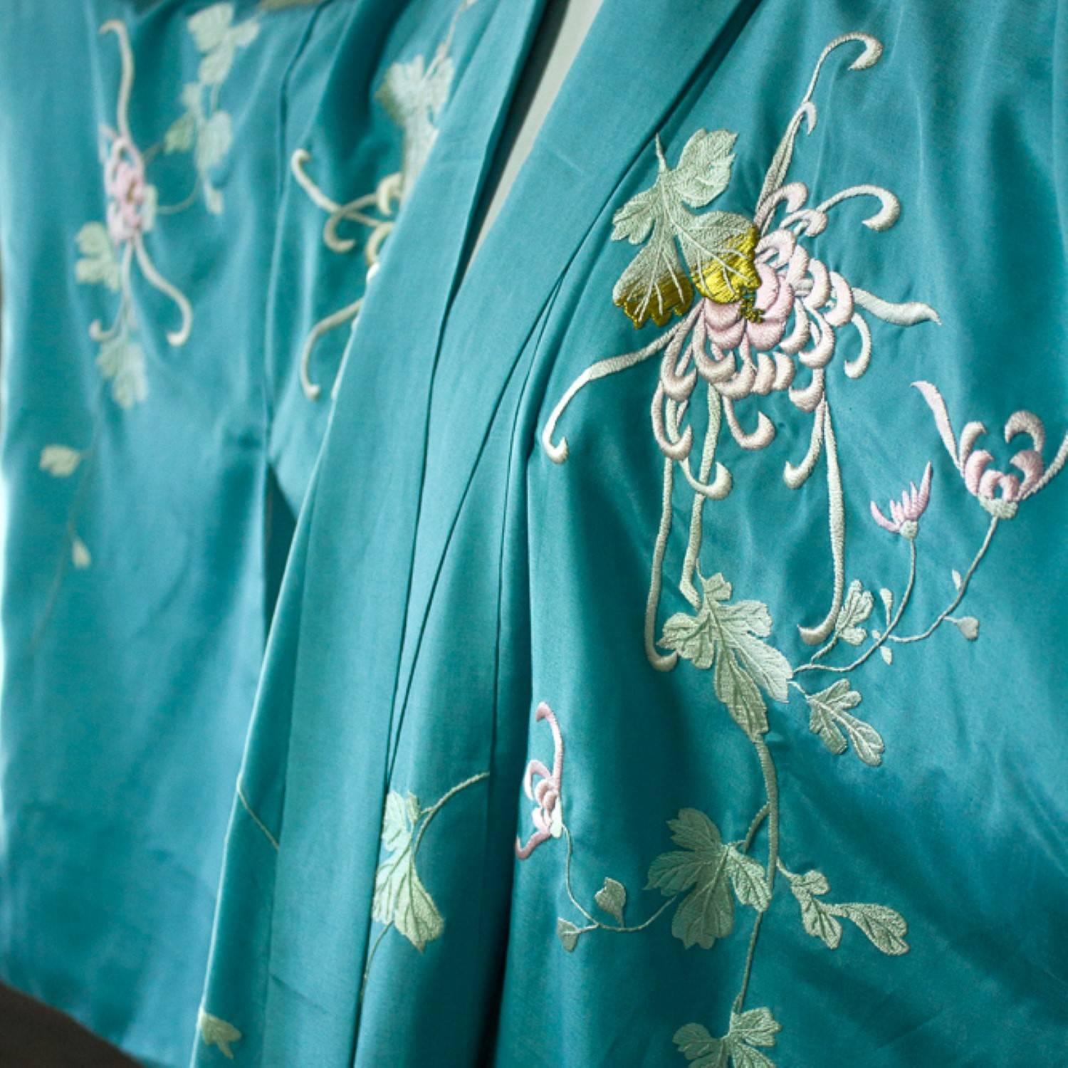 Japanese Turquoise Silk Hōmongi Kimono with Embroidered Chrysanthemums and Vines 11