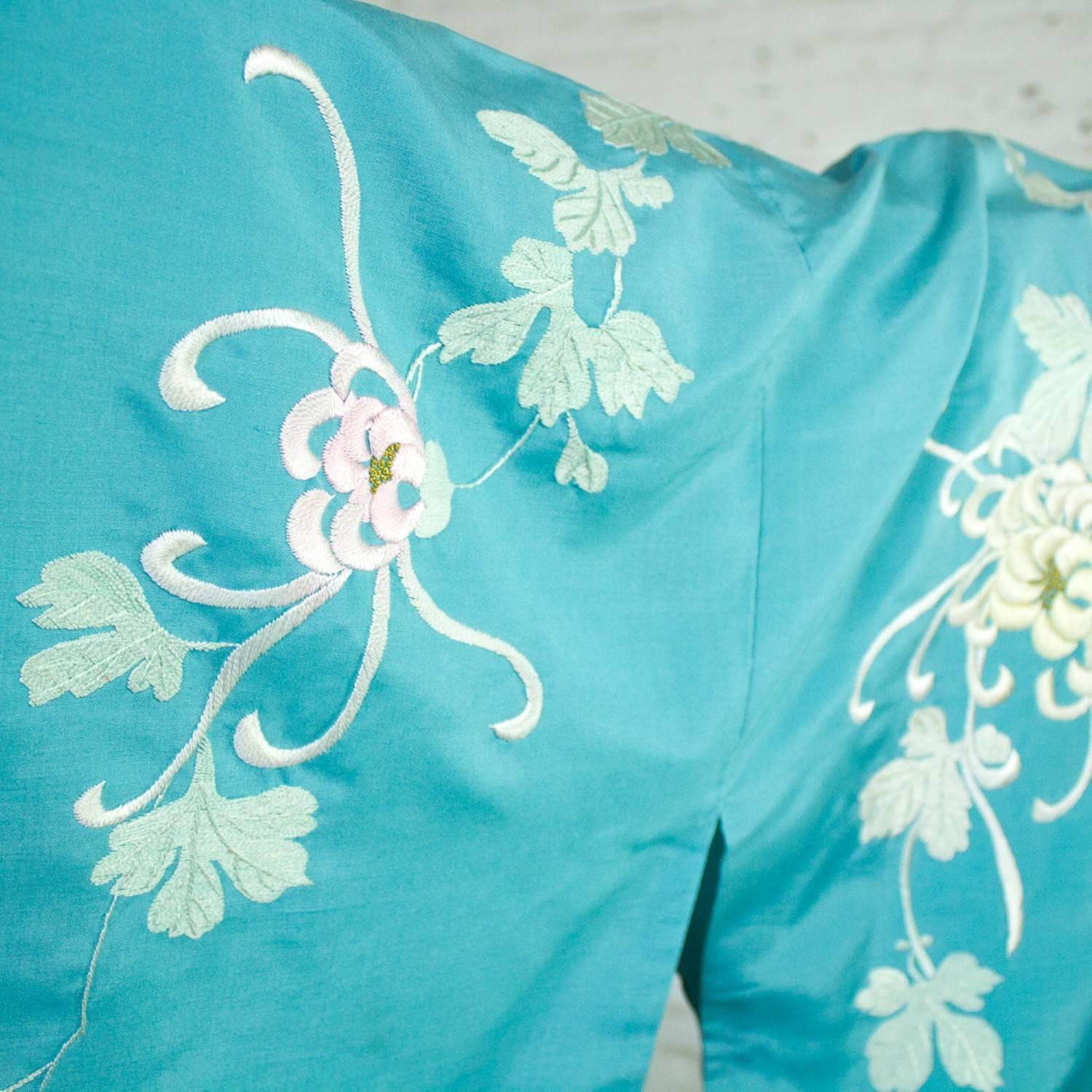 Japanese Turquoise Silk Hōmongi Kimono with Embroidered Chrysanthemums and Vines 13