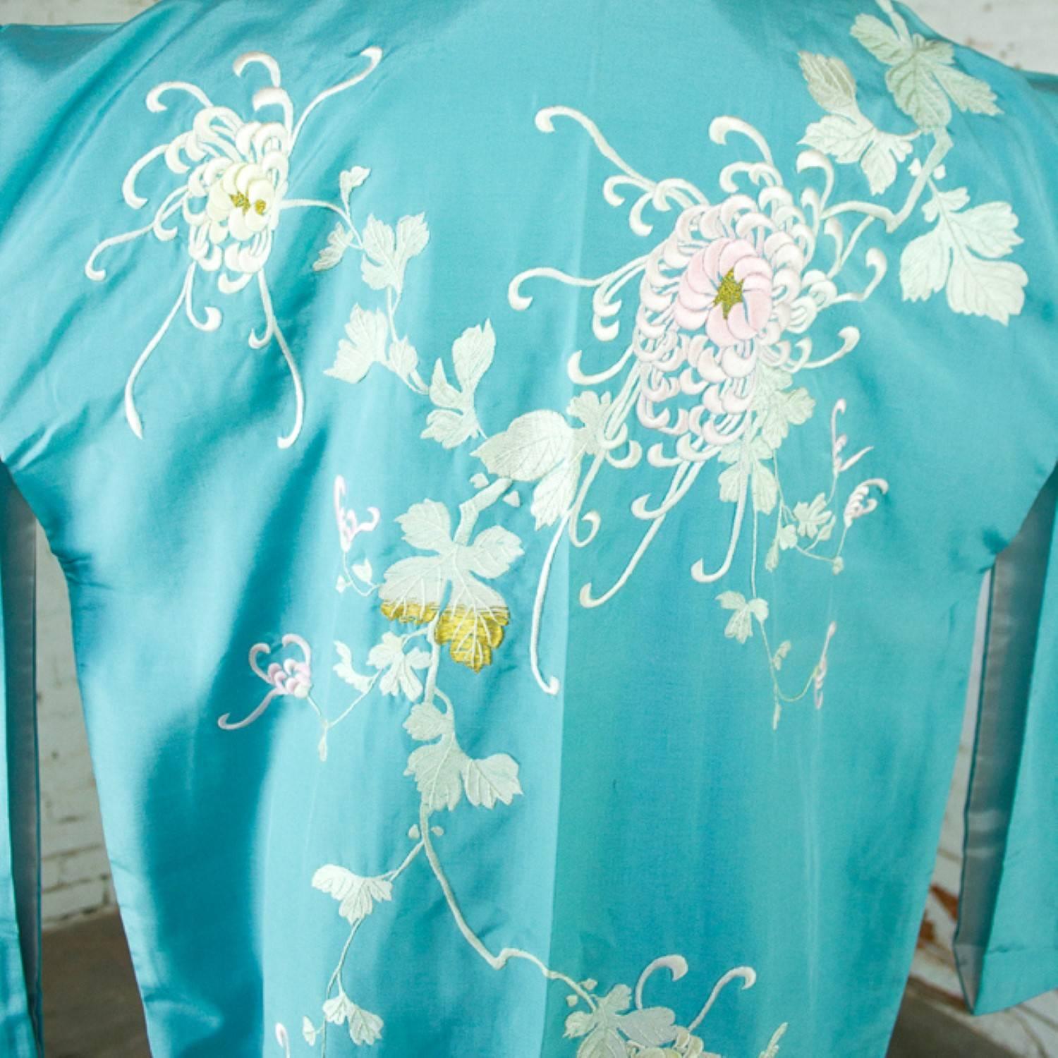 Japanese Turquoise Silk Hōmongi Kimono with Embroidered Chrysanthemums and Vines In Good Condition In Topeka, KS