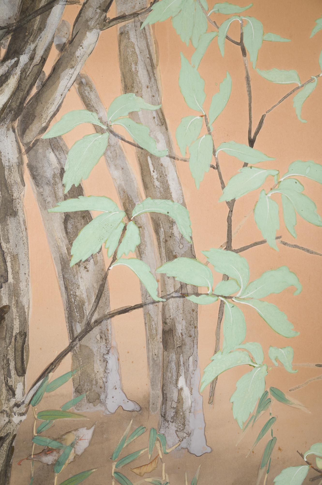 Japanischer Raumteiler mit zwei Tafeln, farbenfrohe, holzfarbene und geblümte Landschaft (Papier) im Angebot