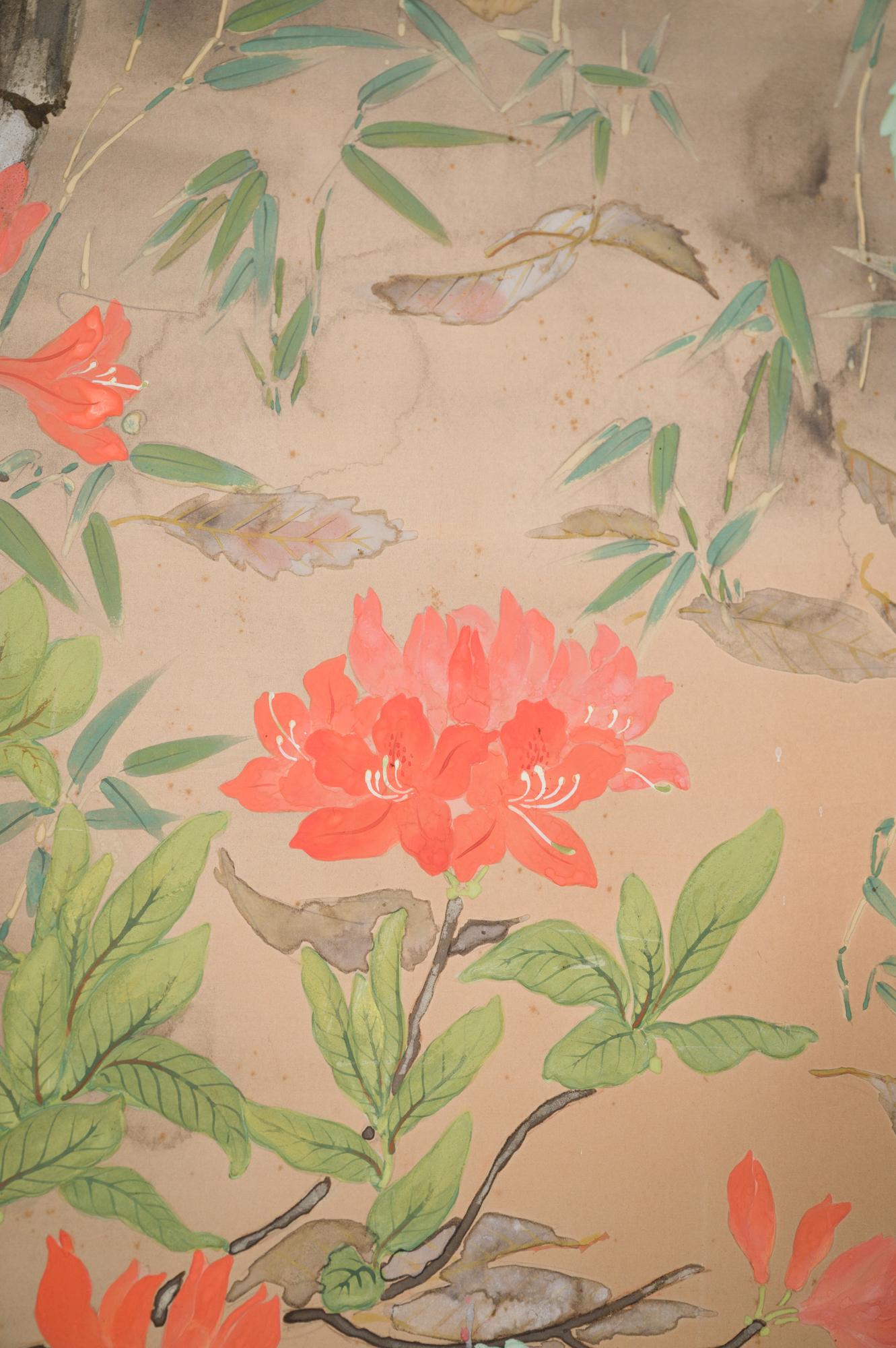 Papier Paravent japonais à deux panneaux magnifiquement coloré, boisé et à motifs floraux en vente