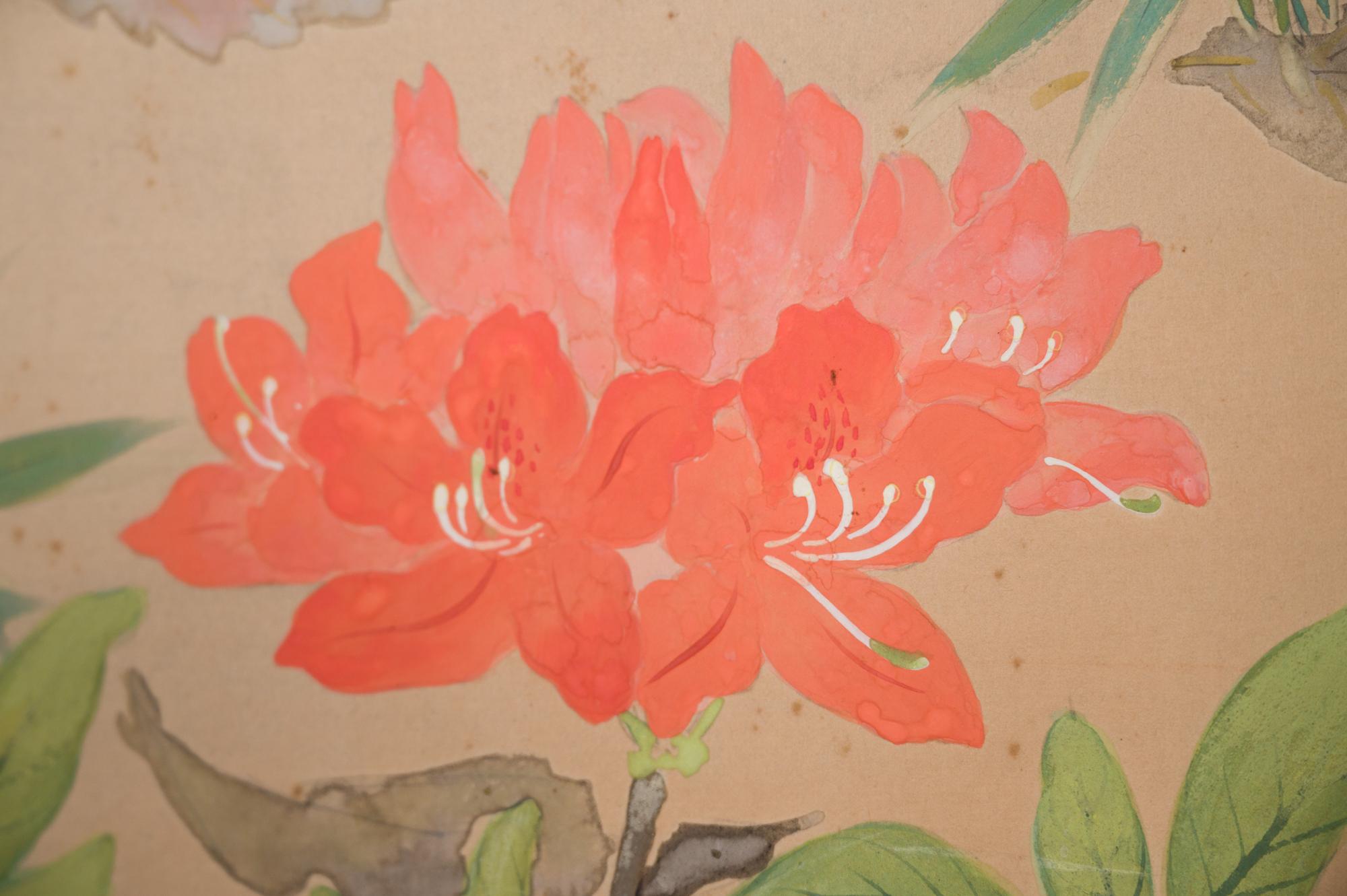 Paravent japonais à deux panneaux magnifiquement coloré, boisé et à motifs floraux en vente 1