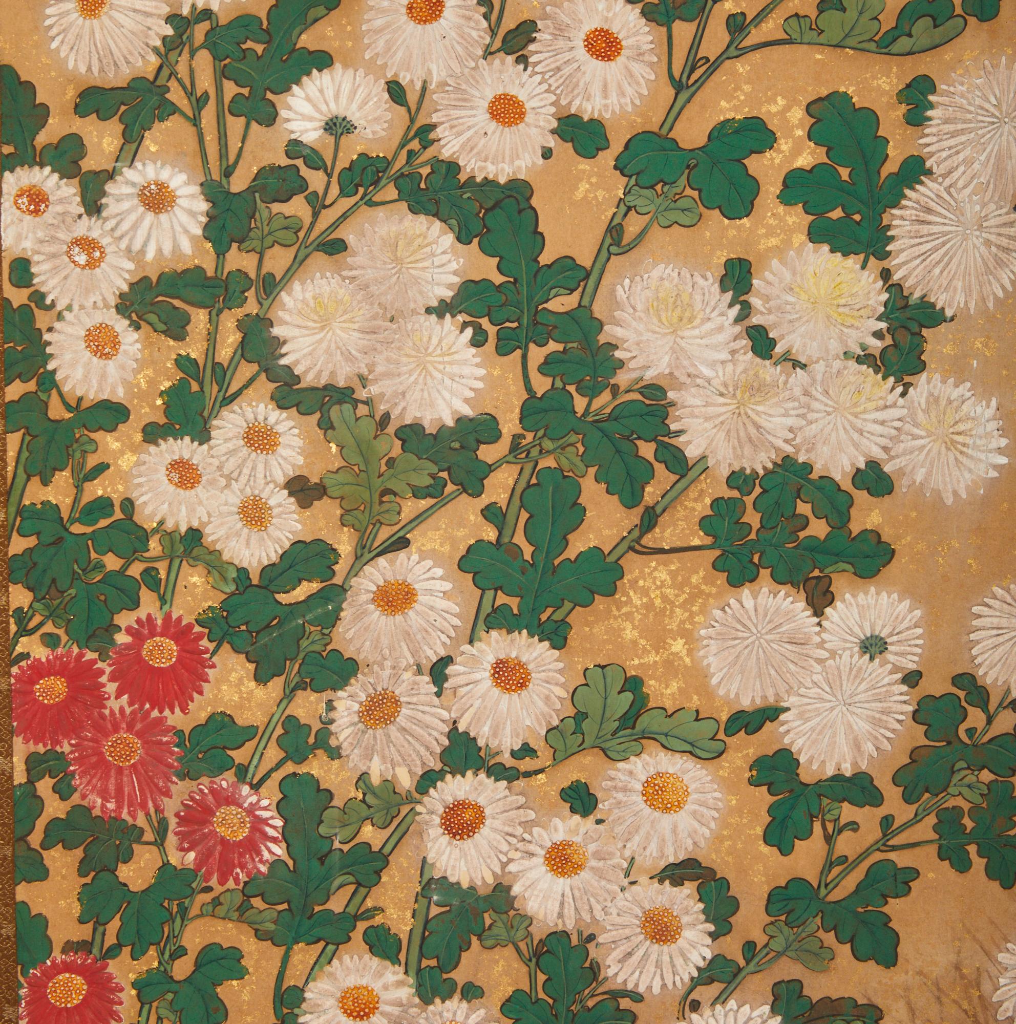 Paravent japonais à deux panneaux : Chrysanthèmes sur une clôture de branchages Bon état - En vente à Hudson, NY