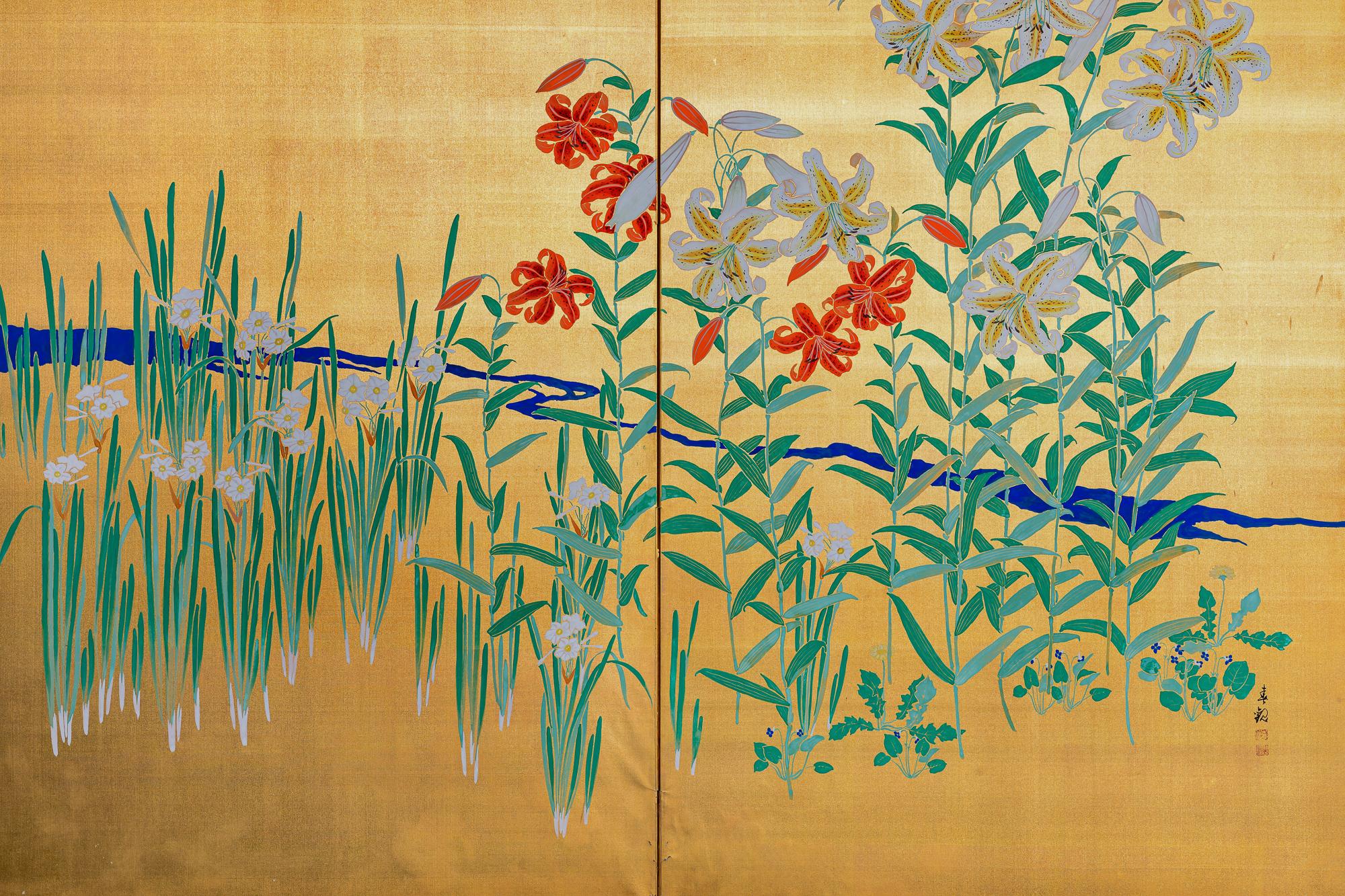 Japanischer japanischer Raumteiler mit zwei Tafeln: Blumen am Flussrand im Angebot 1