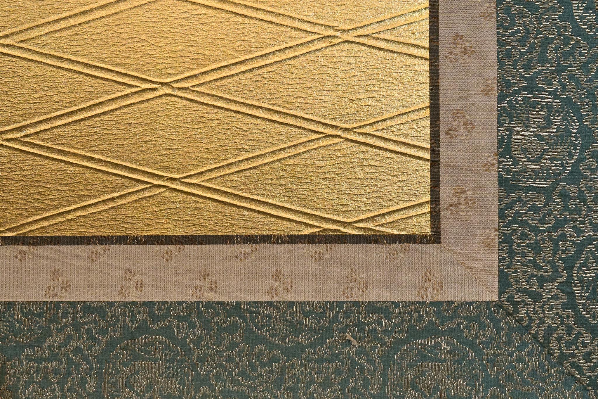 Japanese Two Panel Screen: Gold Lattice (Japanisch) im Angebot