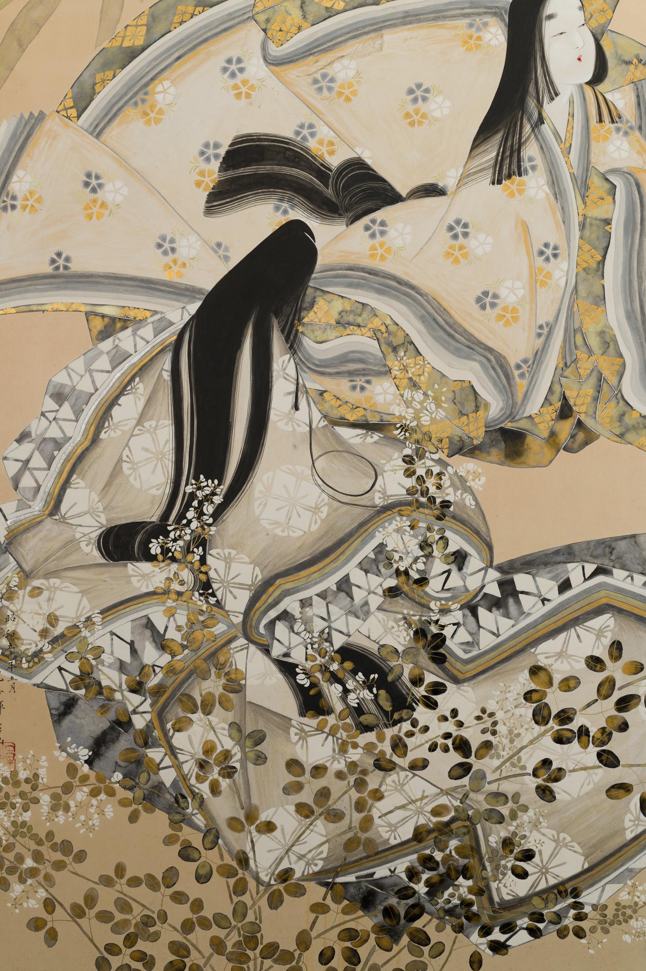 Japanischer Zwei-Panel-Bildschirm: Mondbetrachtung, Gemälde von zwei adligen Frauen, die den Vollmond im Freien bewundern. Äußerst raffinierte Ausführung der Malerei mit überlappenden Mustern und Draperien. Blumen und Gräser im Mondlicht [darunter